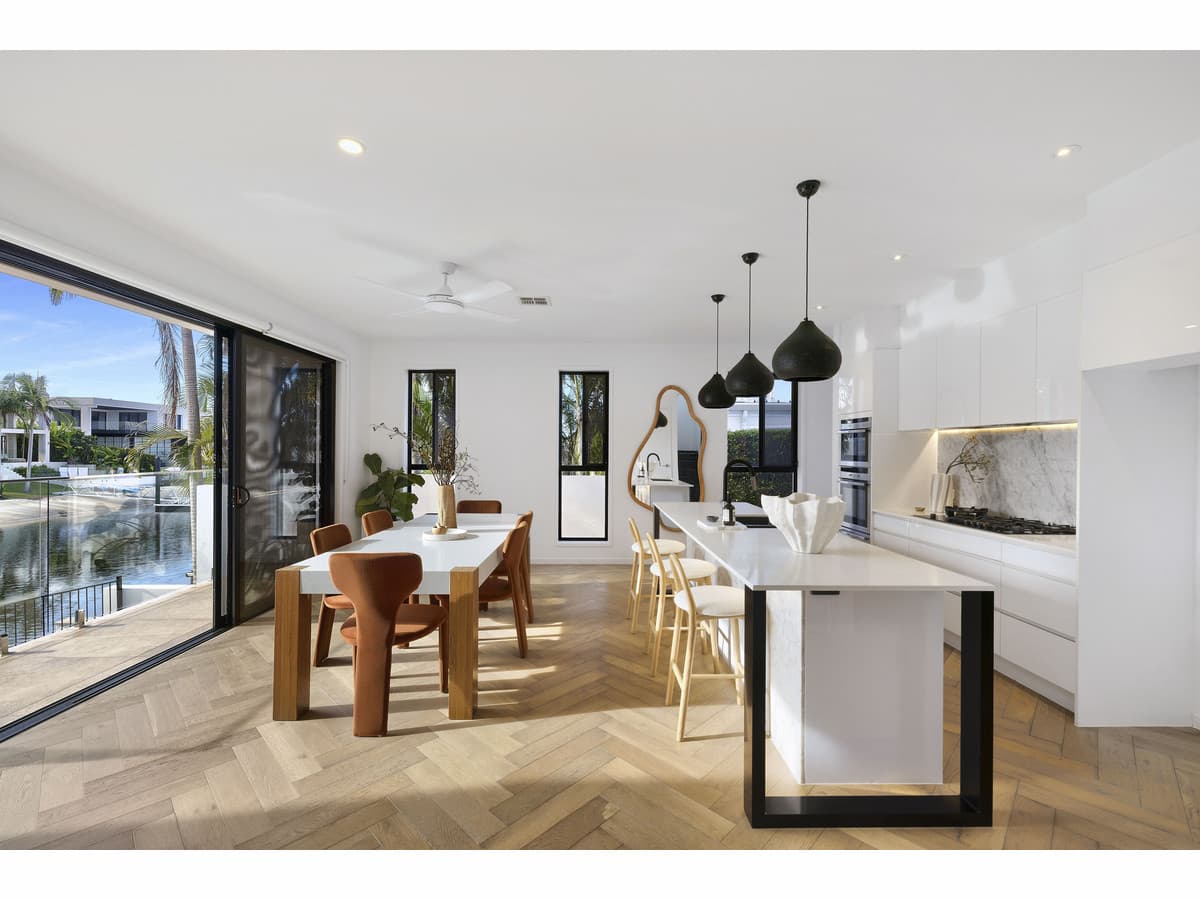 1/12 Sheridan Park Avenue, Broadbeach Waters QLD 4218, Broadbeach Waters - Thumbnail 2