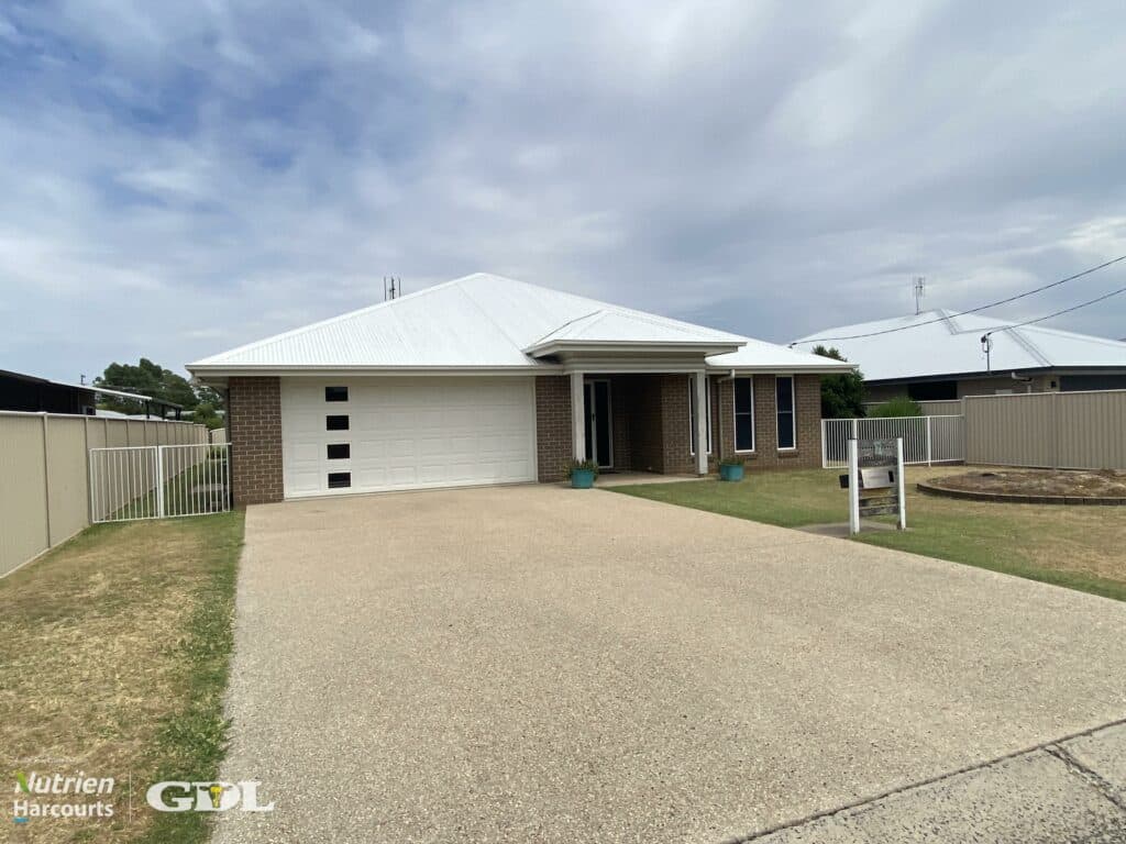 7 Bishop Drive, MILES QLD 4415, Miles - Thumbnail 3