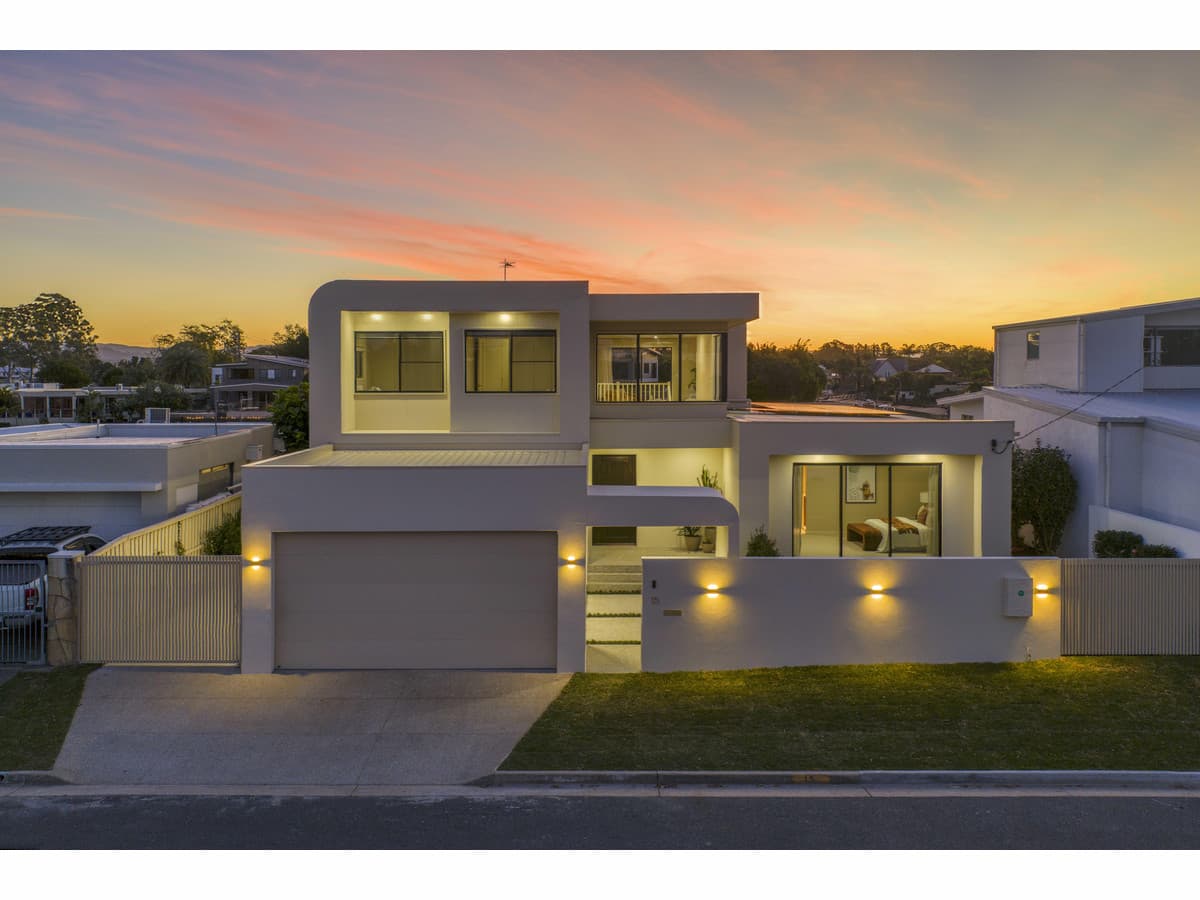 15 Lakeside Avenue, Broadbeach Waters QLD 4218, Broadbeach Waters - Thumbnail 2