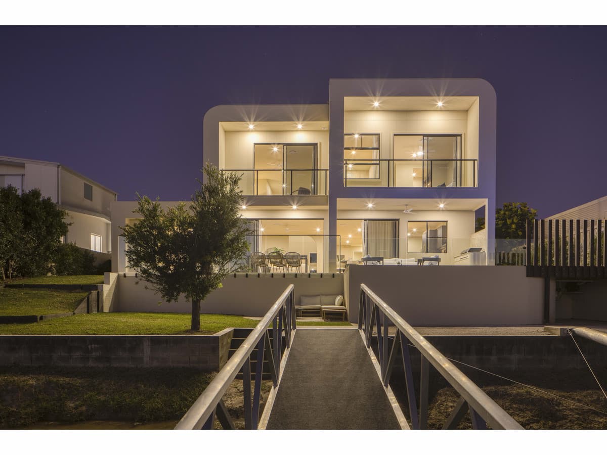 15 Lakeside Avenue, Broadbeach Waters QLD 4218, Broadbeach Waters - Thumbnail 3