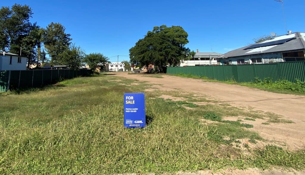 36 Marian Street, MILES QLD 4415, Miles - Thumbnail 2