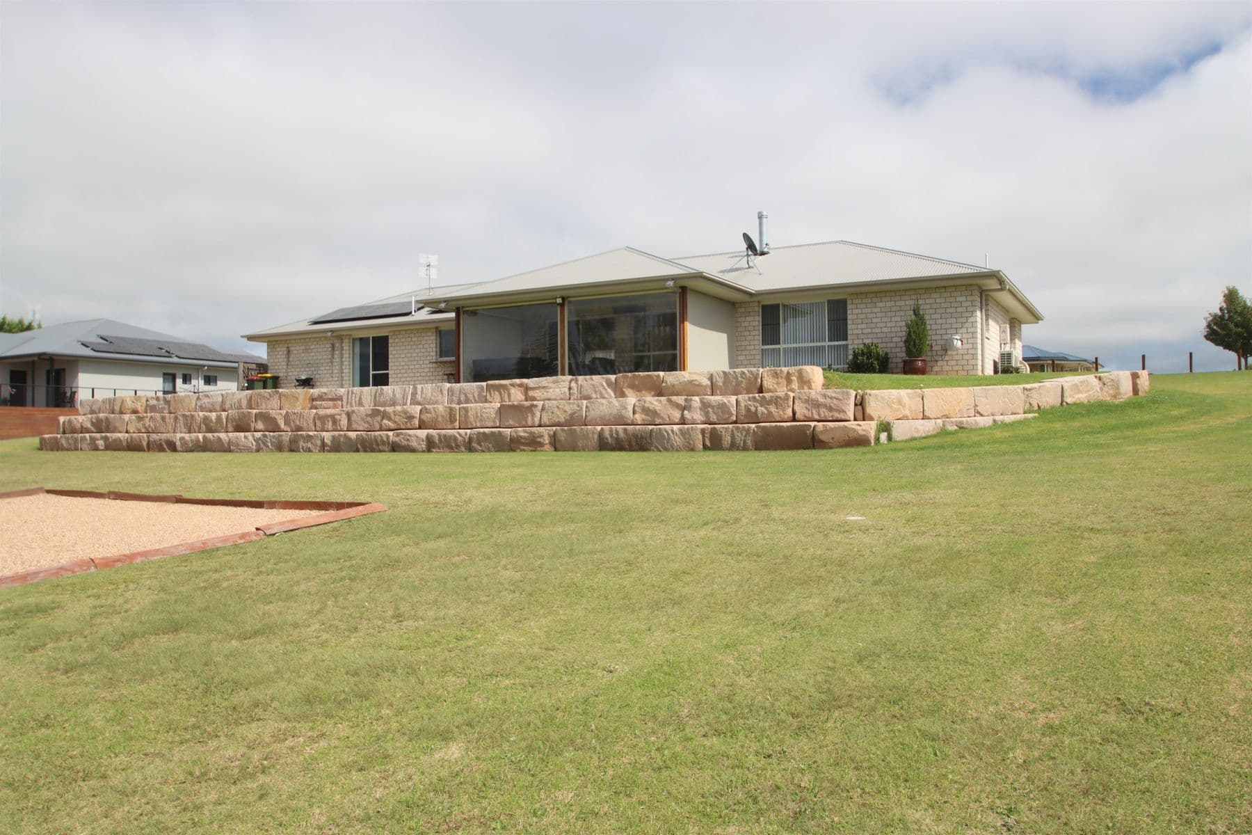 37 Parkes Drive, Tenterfield NSW 2372, Tenterfield - Thumbnail 2