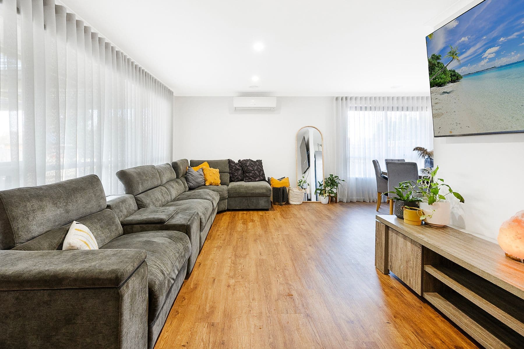 26 Bernard Drive, Melton South VIC 3338, Melton South - Thumbnail 2
