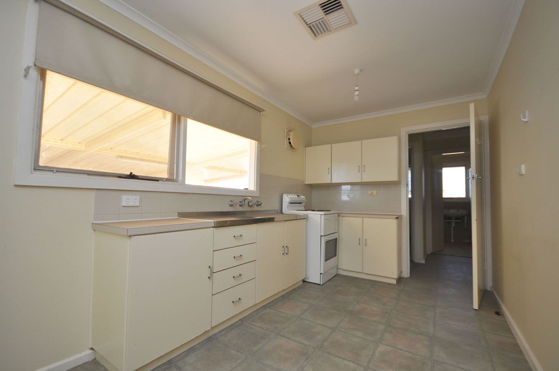 19 Cummins Street, Port Augusta SA 5700, Port Augusta - Thumbnail 2