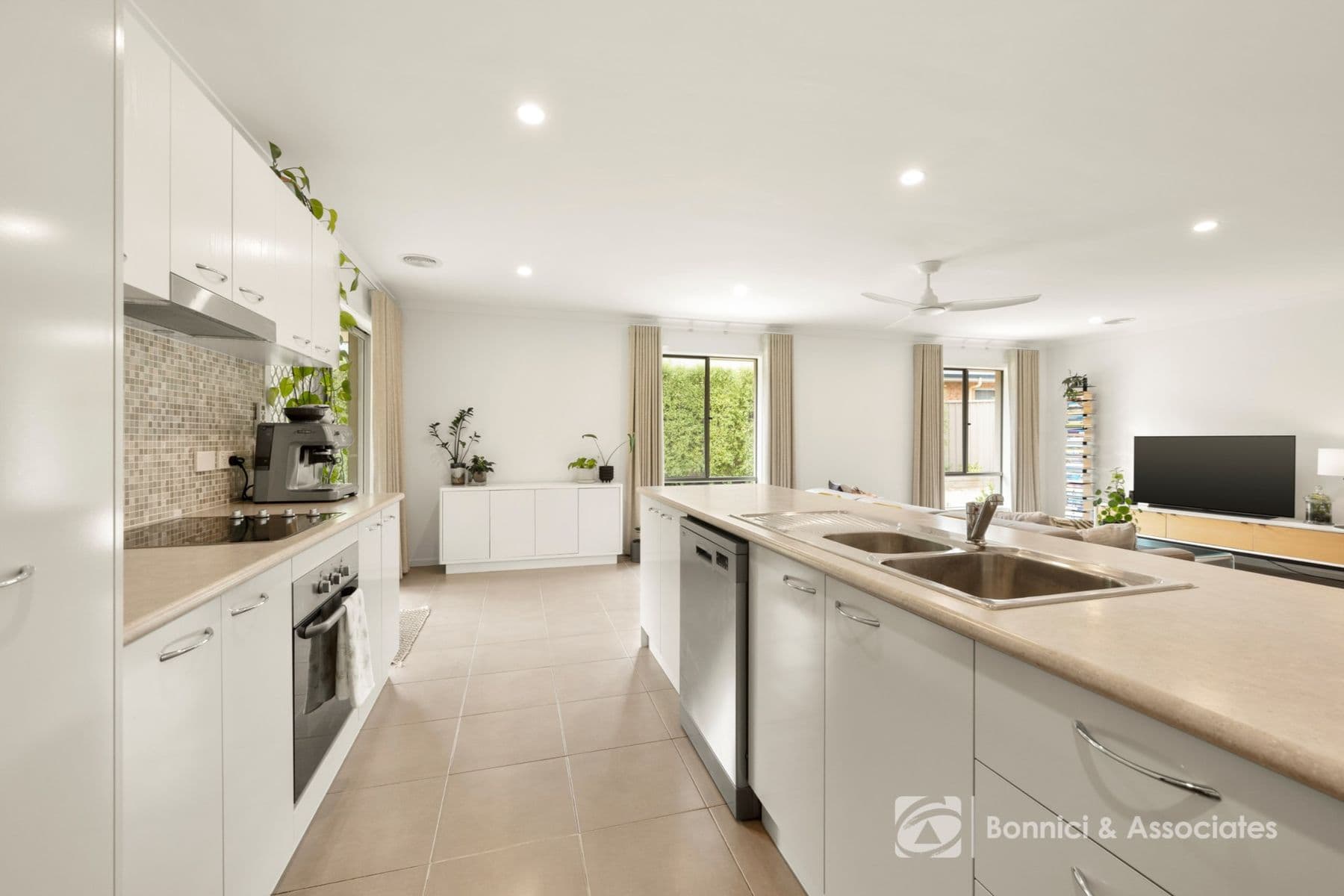 9 Mossgrove Way, Beechworth VIC 3747, Beechworth - Thumbnail 4