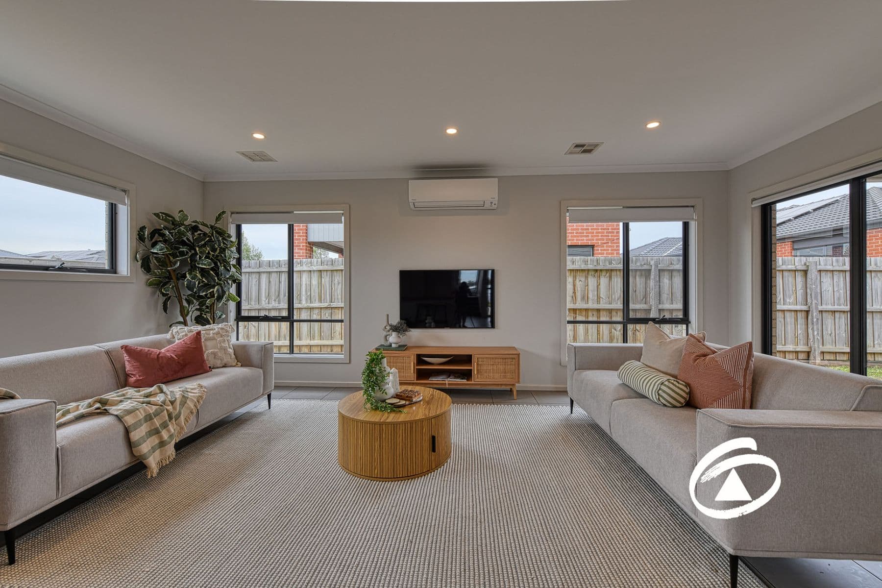 22 Bronnie Street, Clyde North VIC 3978, Clyde North - Thumbnail 3