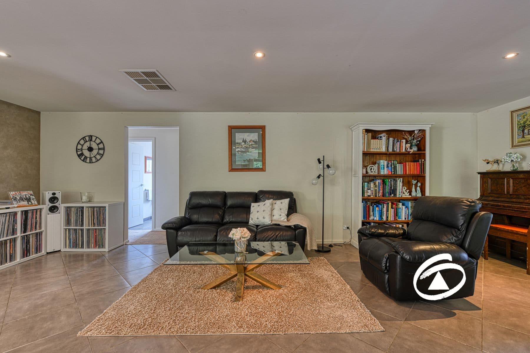 28 Victoria Place, Pakenham VIC 3810, Pakenham - Thumbnail 4
