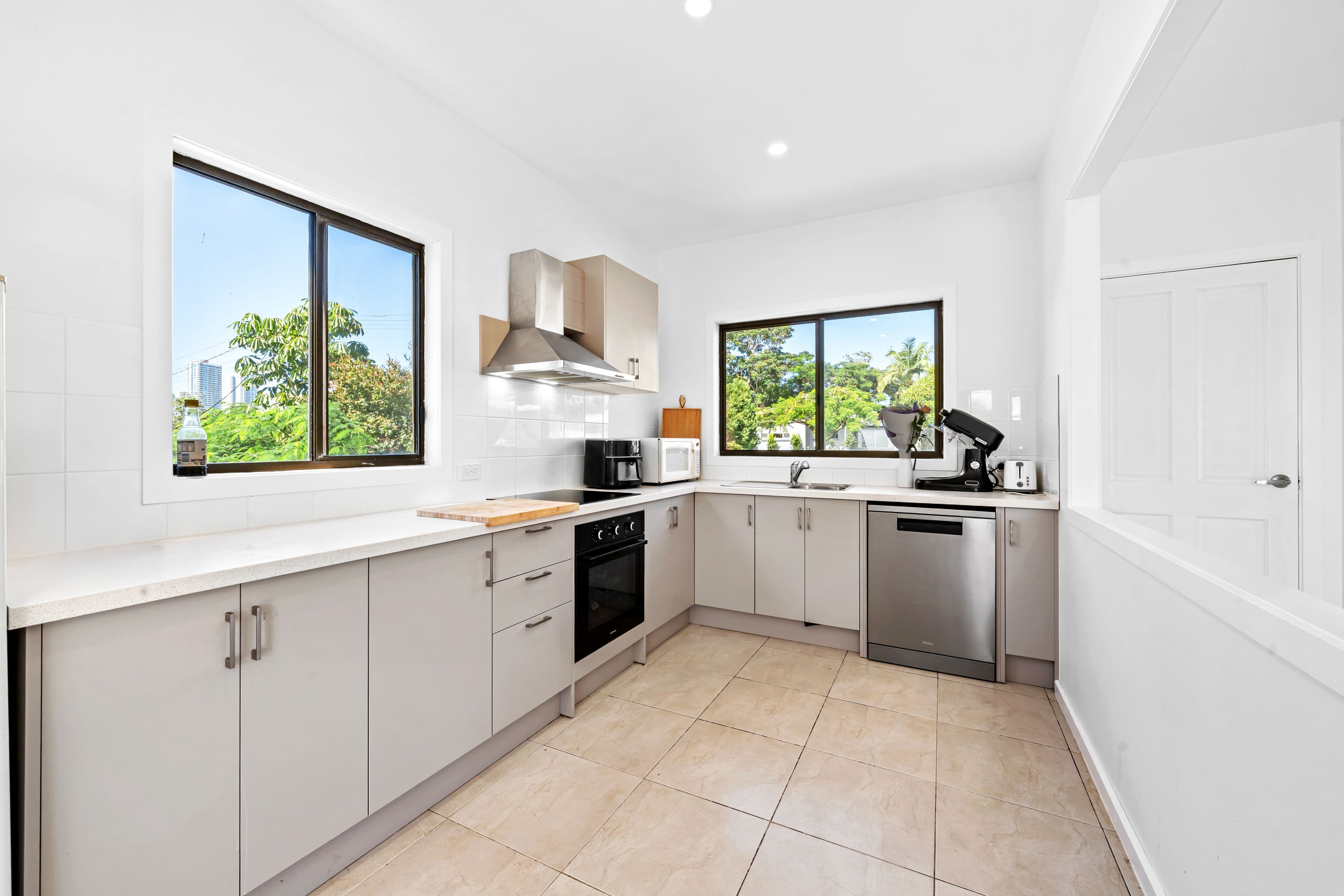 11 Sibyl Street, Southport QLD 4215, Southport - Thumbnail 5