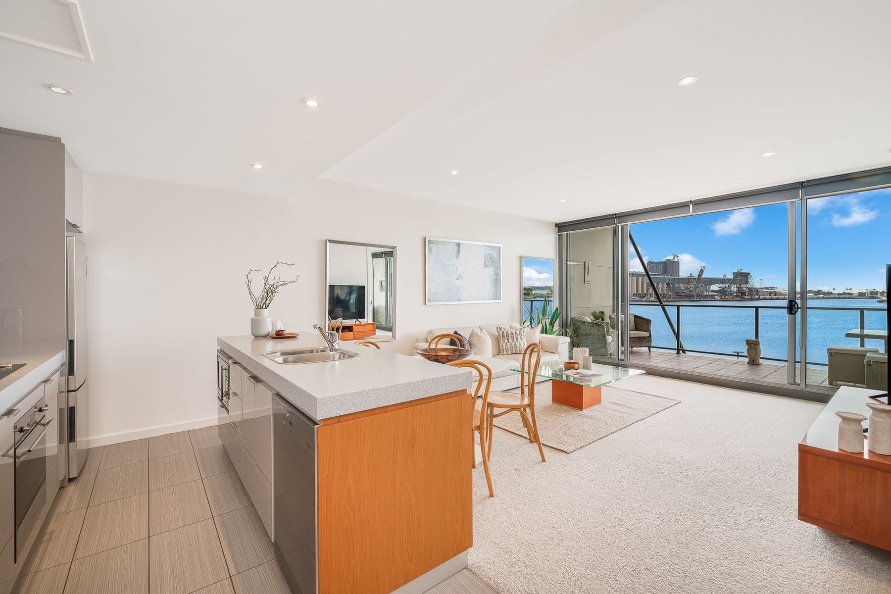 202/3A Honeysuckle Drive, Newcastle NSW 2300, Newcastle - Thumbnail 2
