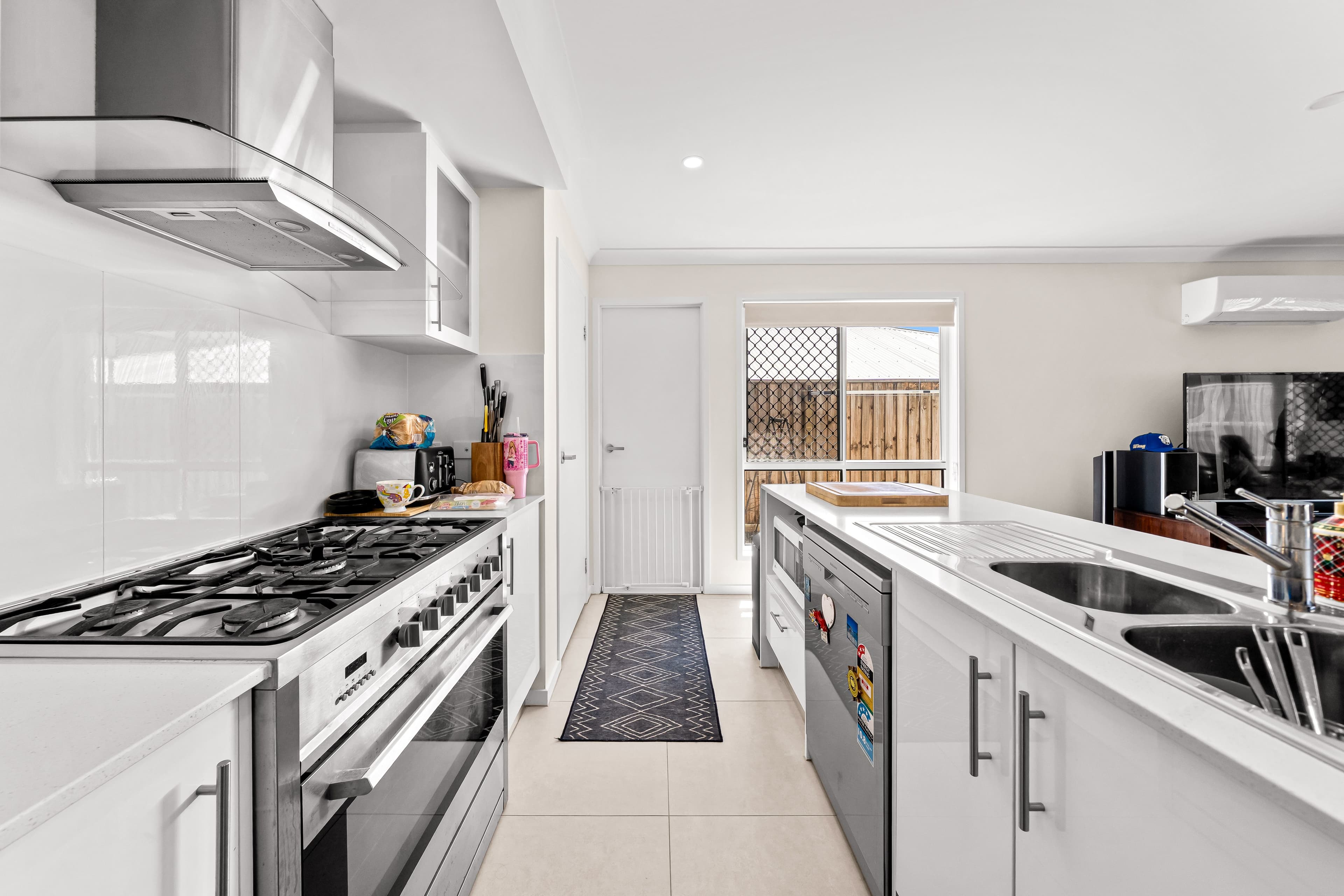 8 Loggers Court, White Rock QLD 4306, White Rock - Thumbnail 3