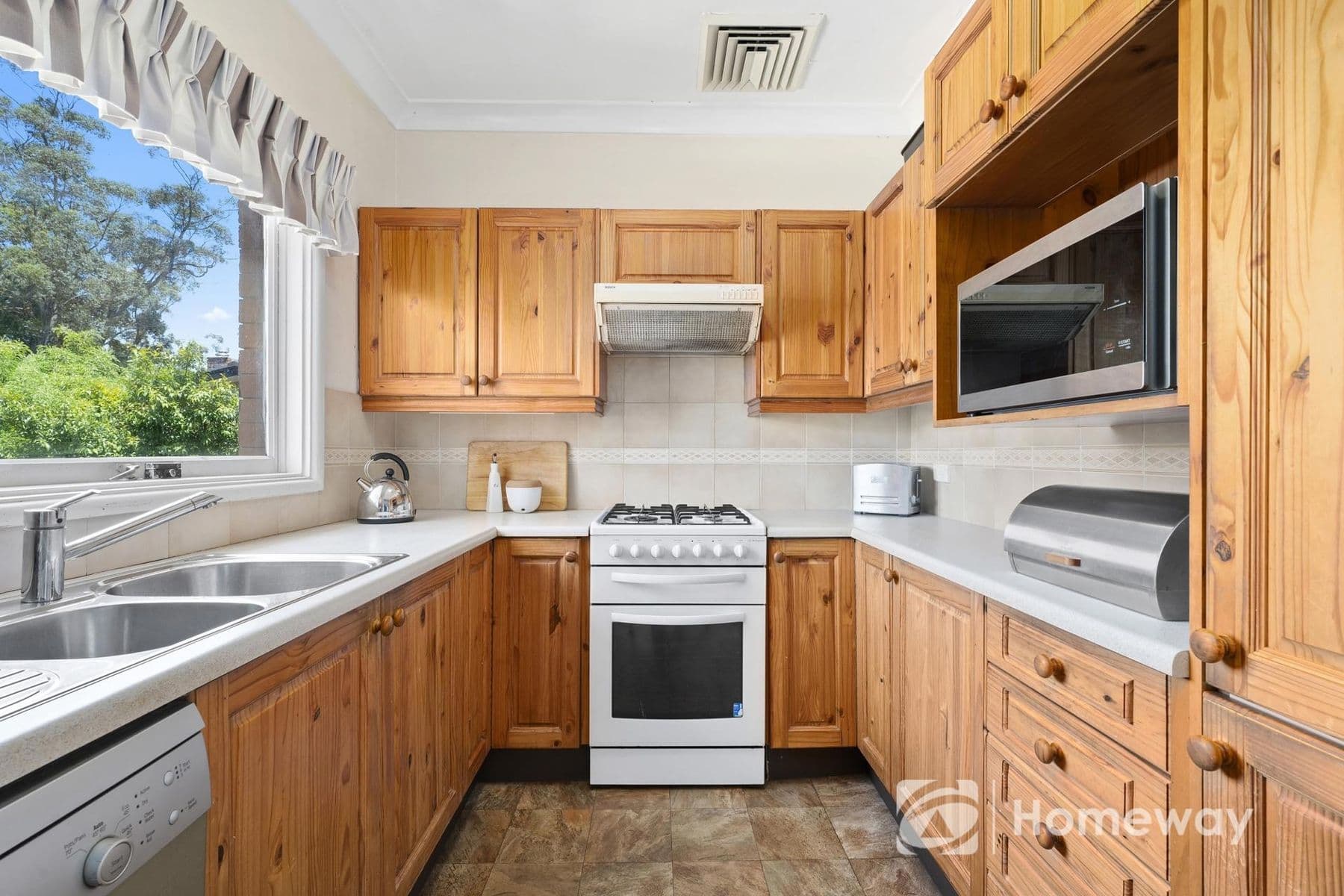 18 Cherrybrook Road, West Pennant Hills NSW 2125, West Pennant Hills - Thumbnail 3