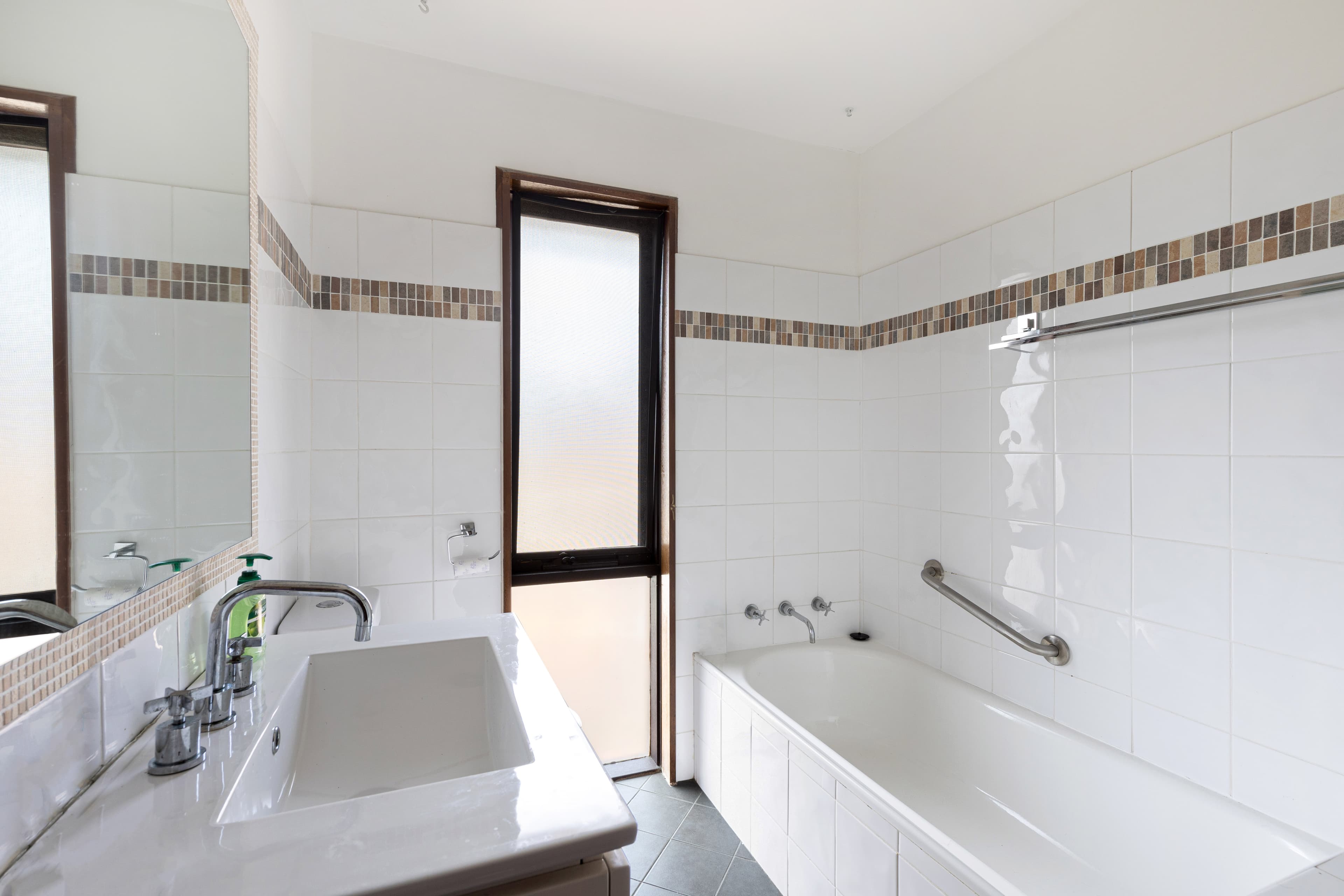 67 Deloraine Drive, LEONAY, Leonay - Thumbnail 3