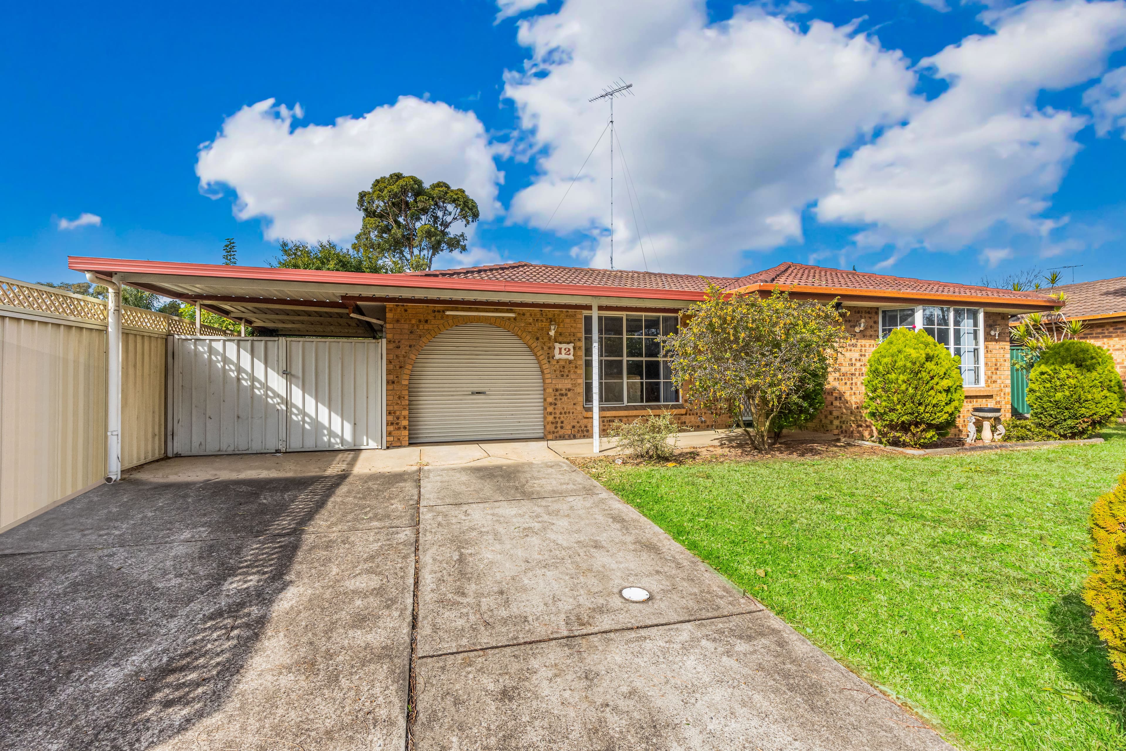 12 Dolphin Close, CLAREMONT MEADOWS, Claremont Meadows - Thumbnail 2