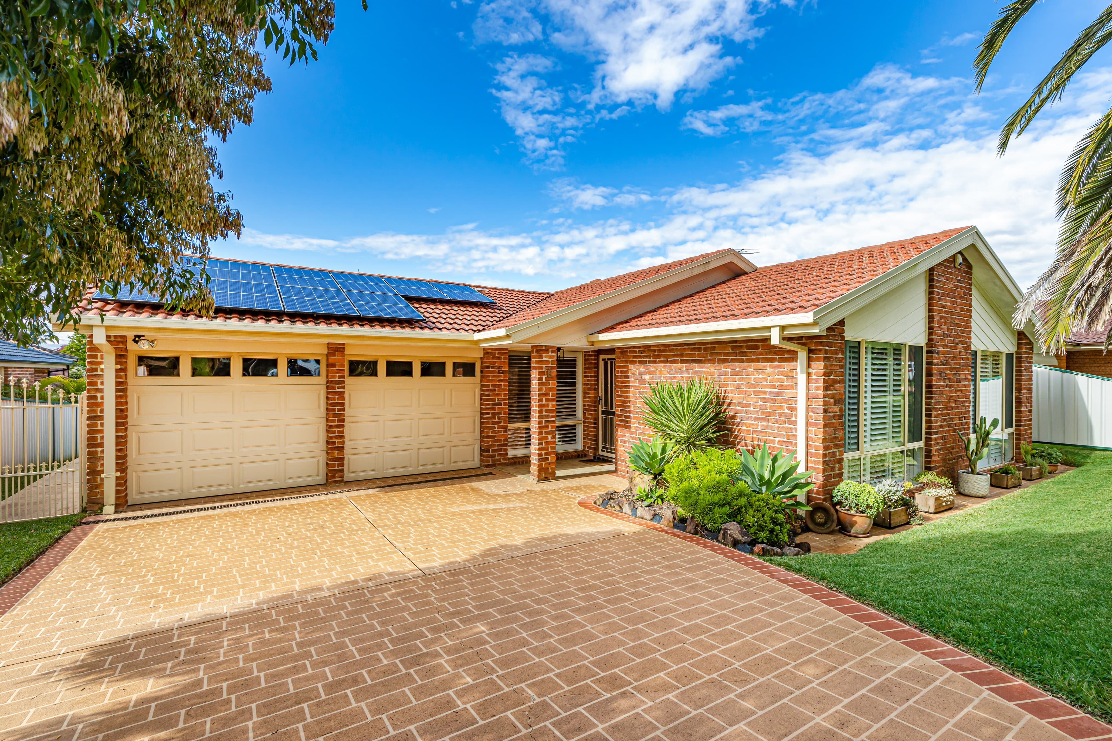 18 Honeysuckle Avenue, GLENMORE PARK, Glenmore Park - Image 1