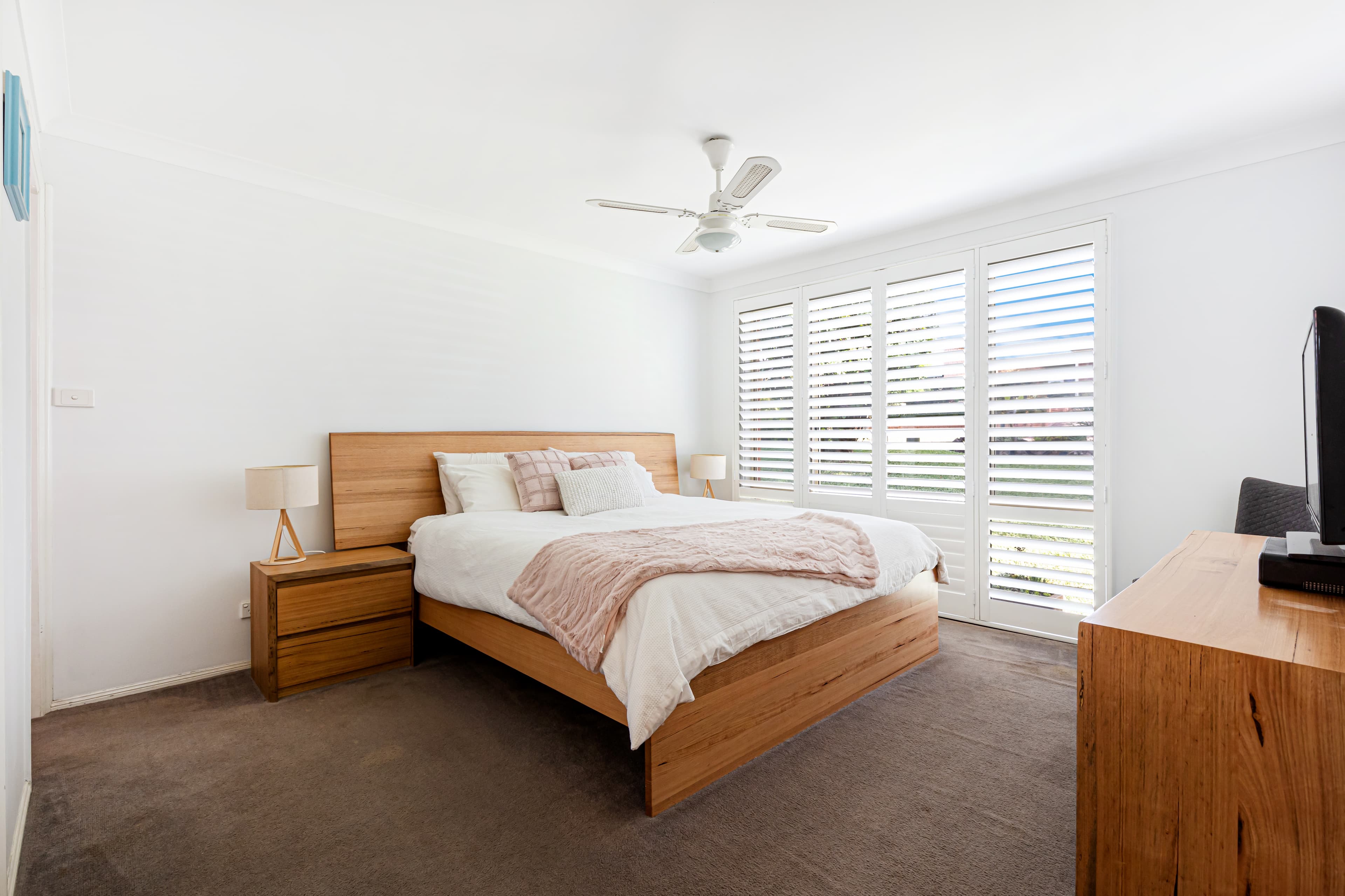 18 Honeysuckle Avenue, GLENMORE PARK, Glenmore Park - Thumbnail 3