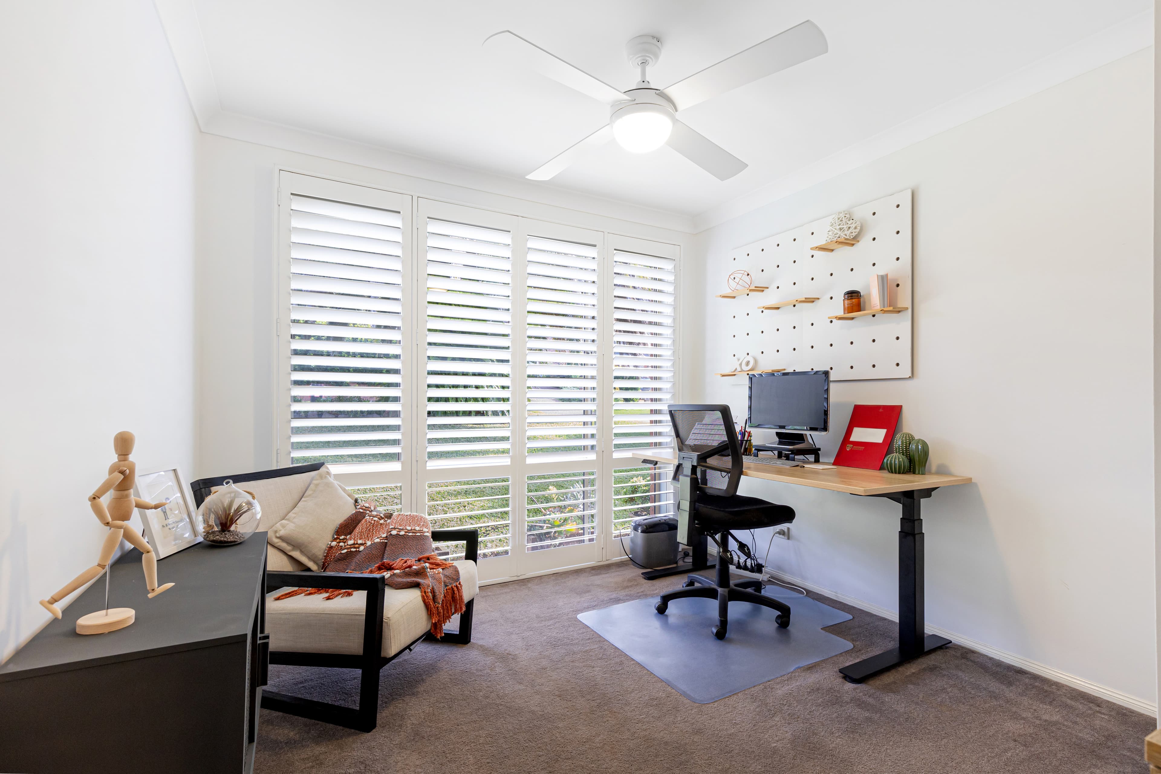 18 Honeysuckle Avenue, GLENMORE PARK, Glenmore Park - Thumbnail 4
