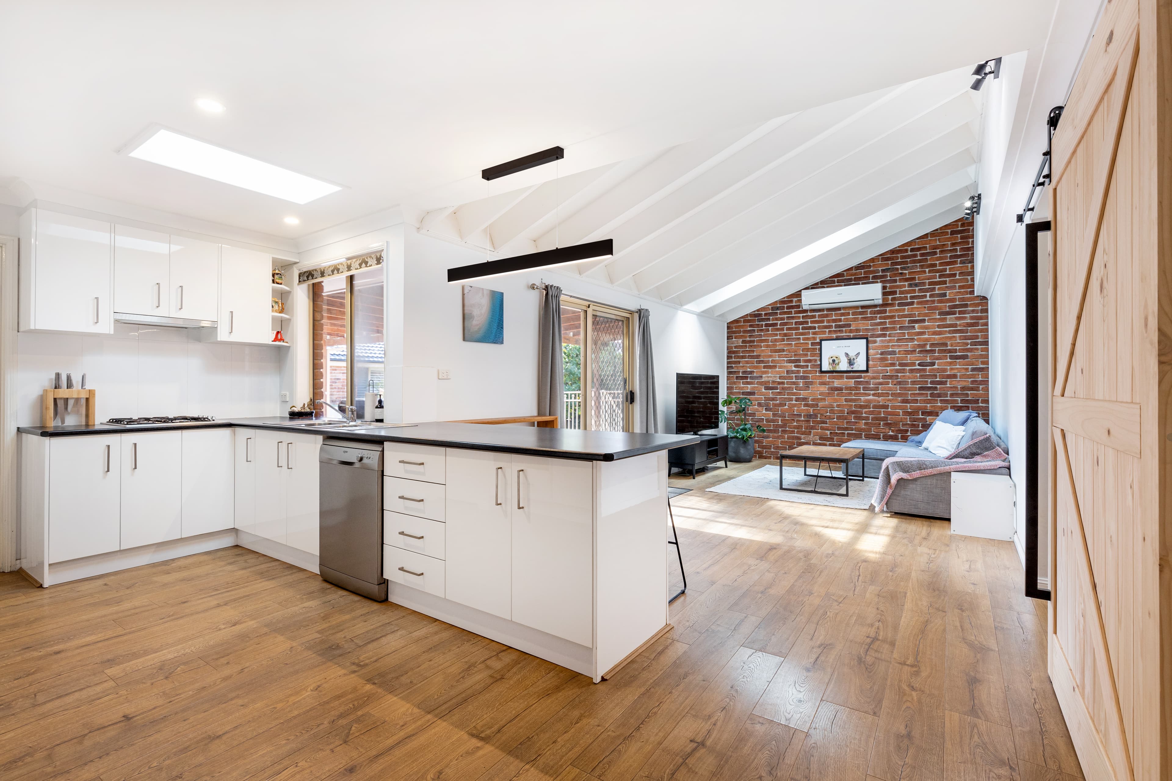 18 Honeysuckle Avenue, GLENMORE PARK, Glenmore Park - Thumbnail 8