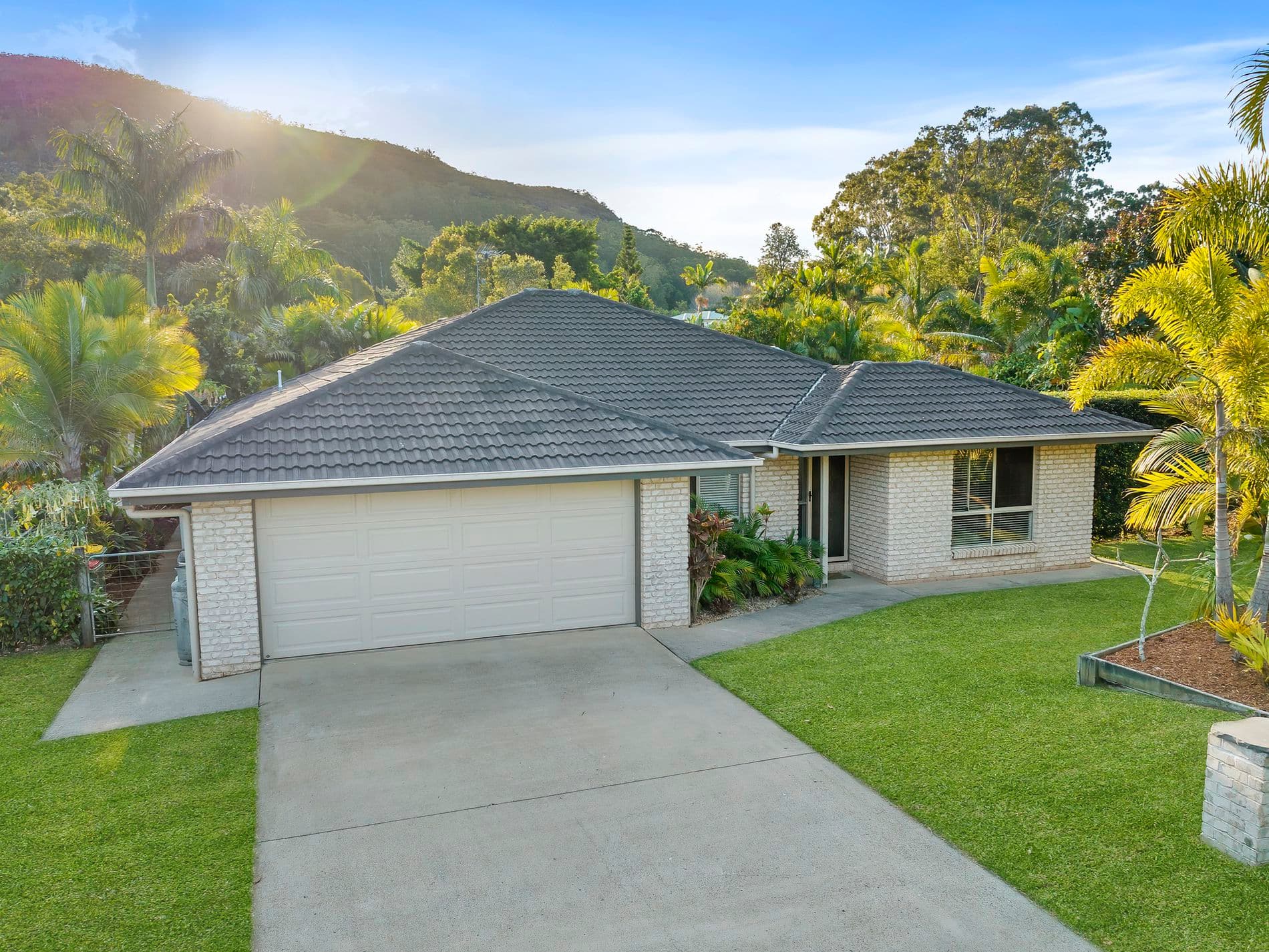 115 Allan Avenue, Glass House Mountains, Glass House Mountains - Image 1