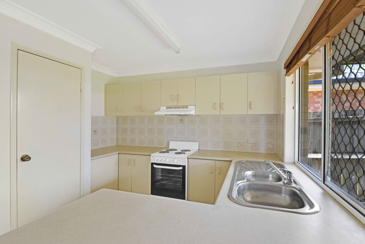 221 Herses Road, EAGLEBY QLD 4207, Eagleby - Thumbnail 2