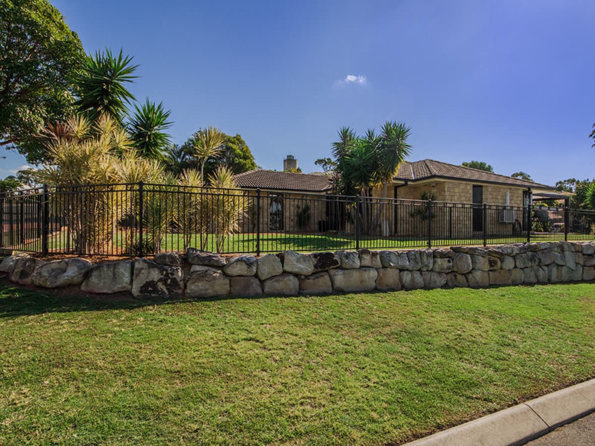 74 OVERLAND Drive, EDENS LANDING QLD 4207, Edens Landing - Thumbnail 2