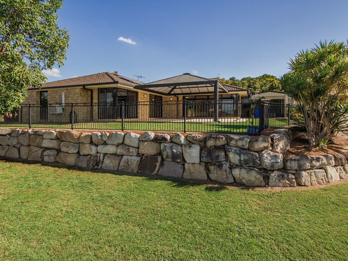 74 OVERLAND Drive, EDENS LANDING QLD 4207, Edens Landing - Thumbnail 4