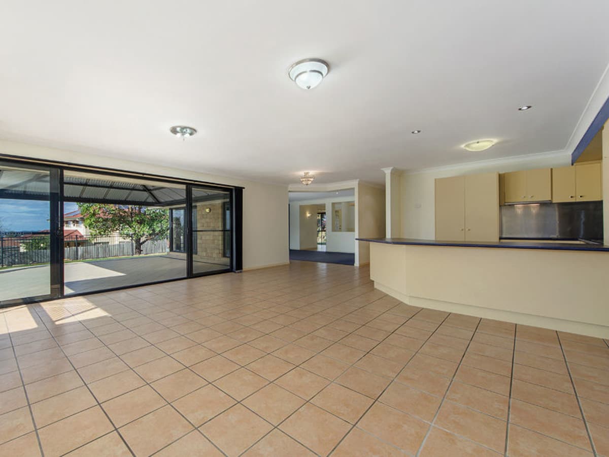 74 OVERLAND Drive, EDENS LANDING QLD 4207, Edens Landing - Thumbnail 7
