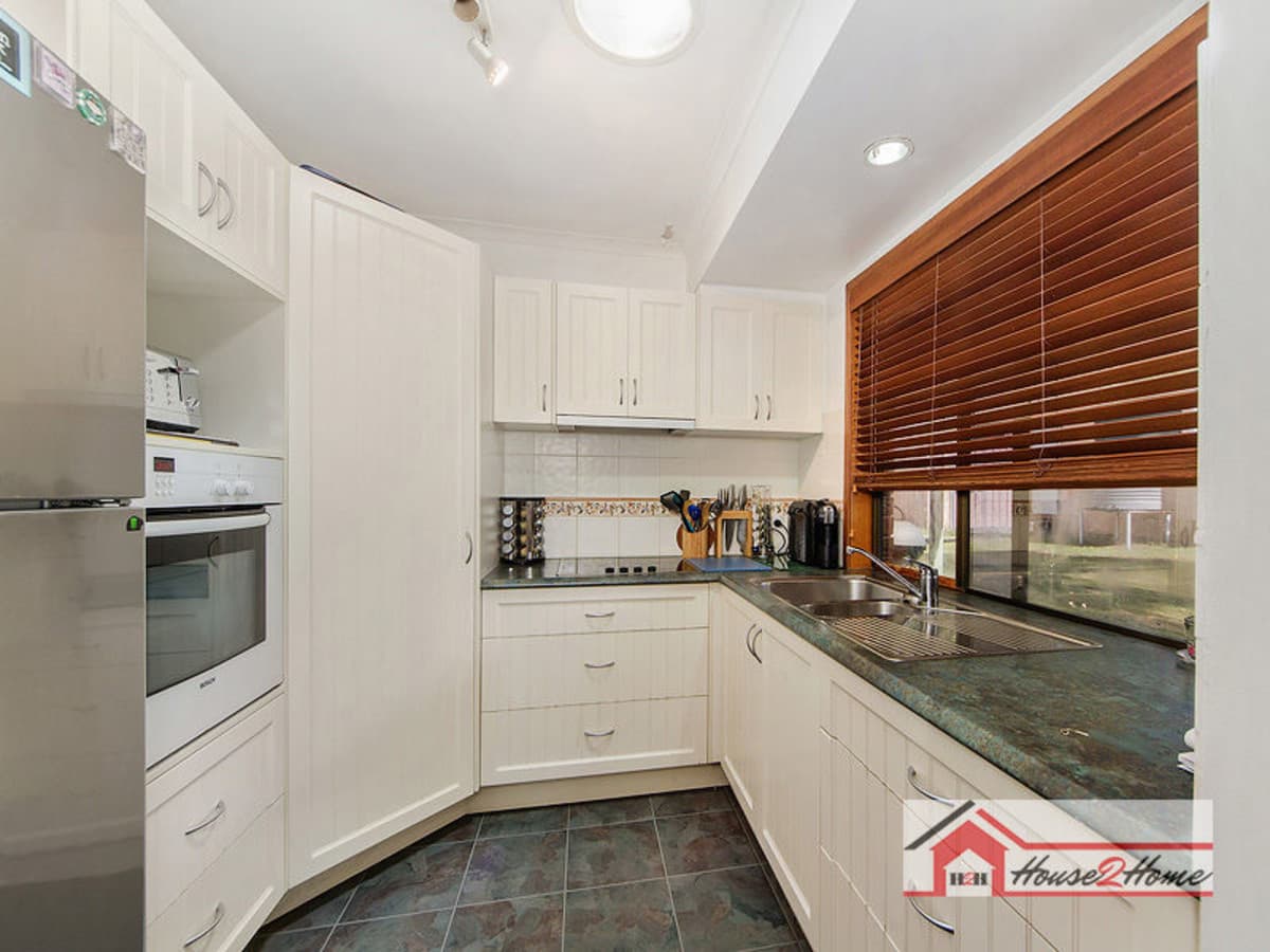 33 Yorkshire Crescent, MOUNT WARREN PARK QLD 4207, Mount Warren Park - Thumbnail 2