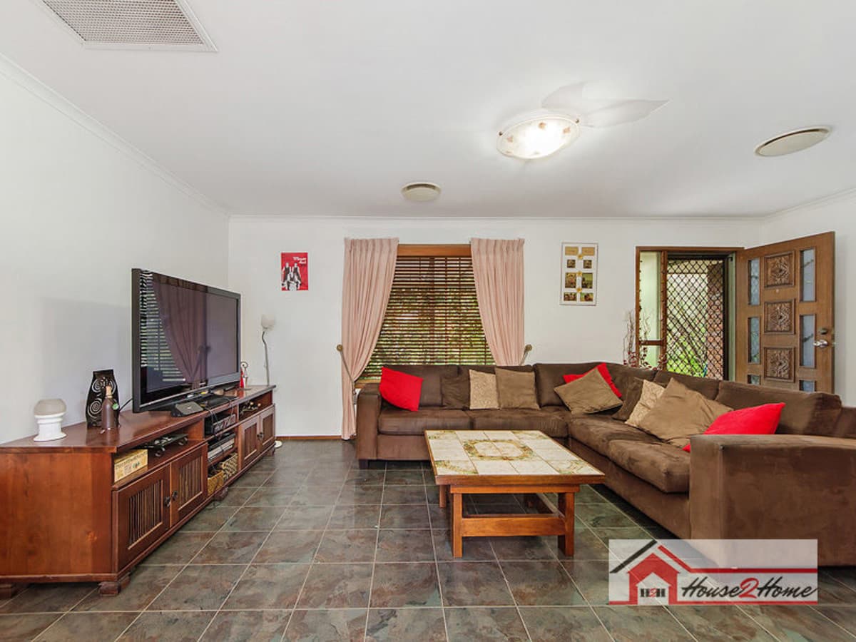 33 Yorkshire Crescent, MOUNT WARREN PARK QLD 4207, Mount Warren Park - Thumbnail 5