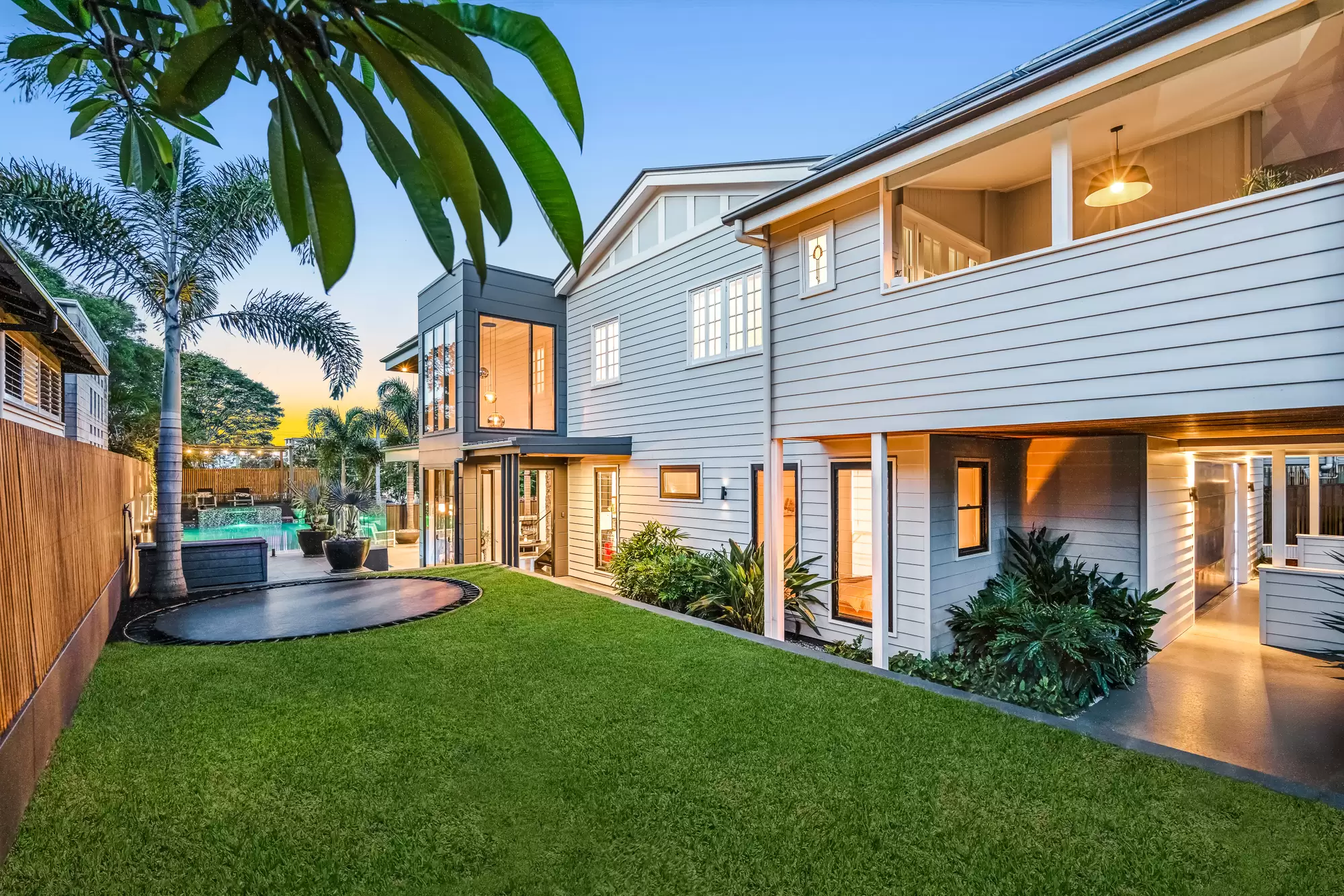 90 Jackson Street, Hamilton, Hamilton - Thumbnail 3