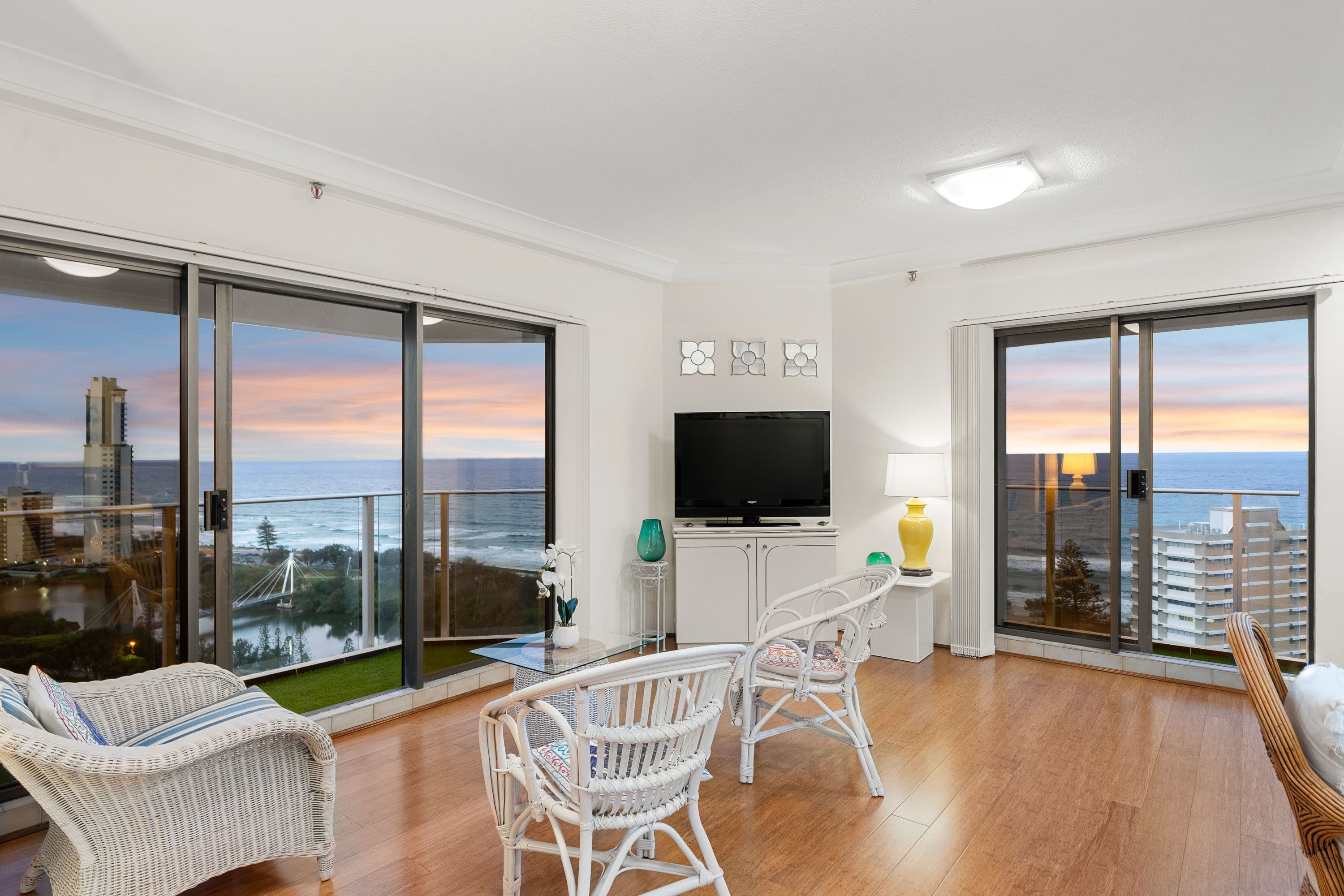 105/2 Admiralty Drive, SURFERS PARADISE QLD 4217, Surfers Paradise - Thumbnail 4