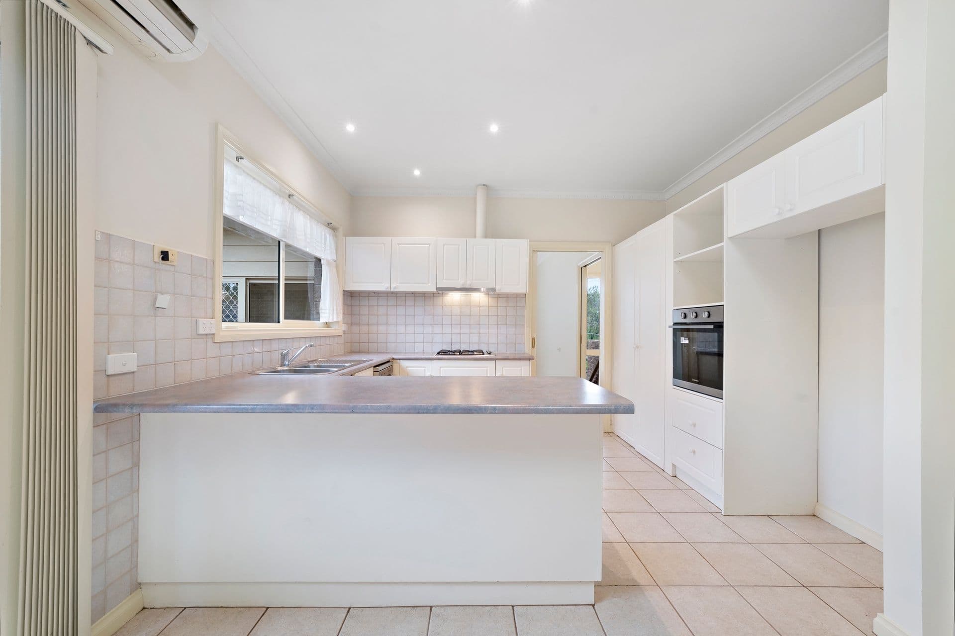 2/27 Park Road, Mount Waverley VIC 3149, Mount Waverley - Thumbnail 4
