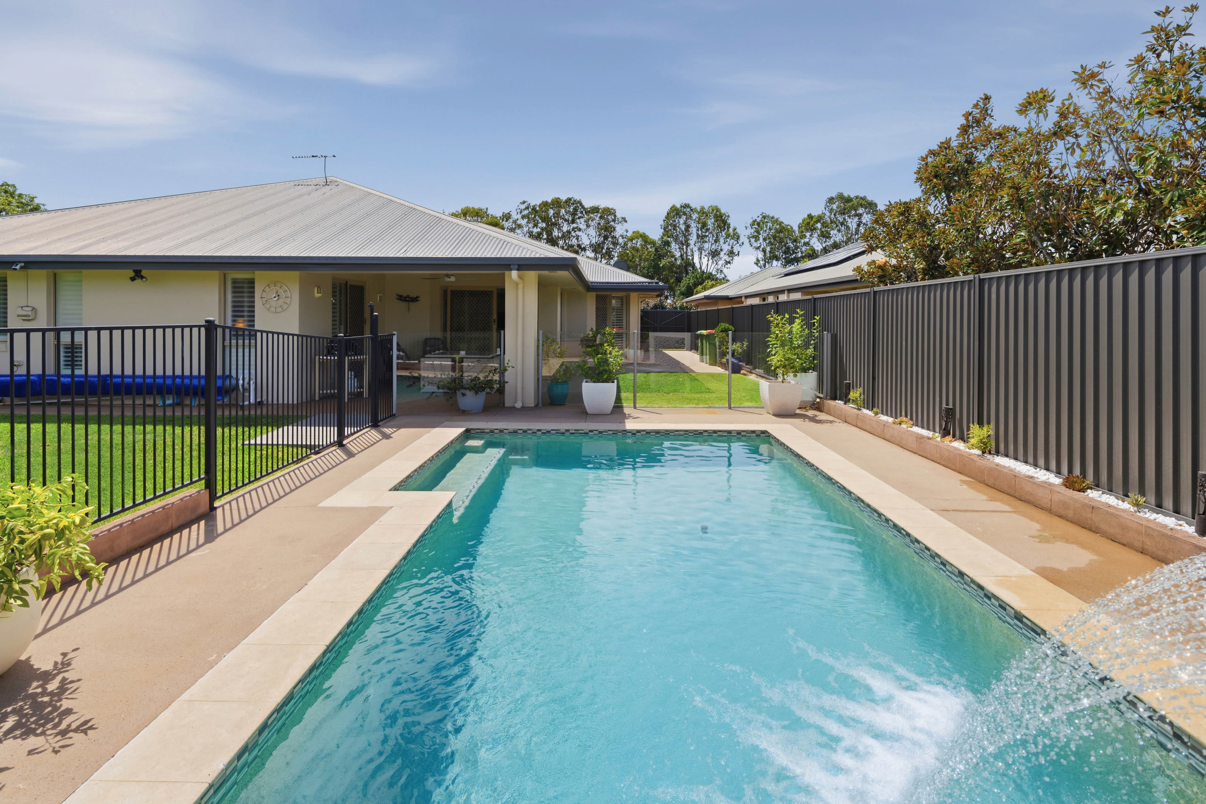 10 Lanaglen Drive, Birkdale, Birkdale - Thumbnail 2