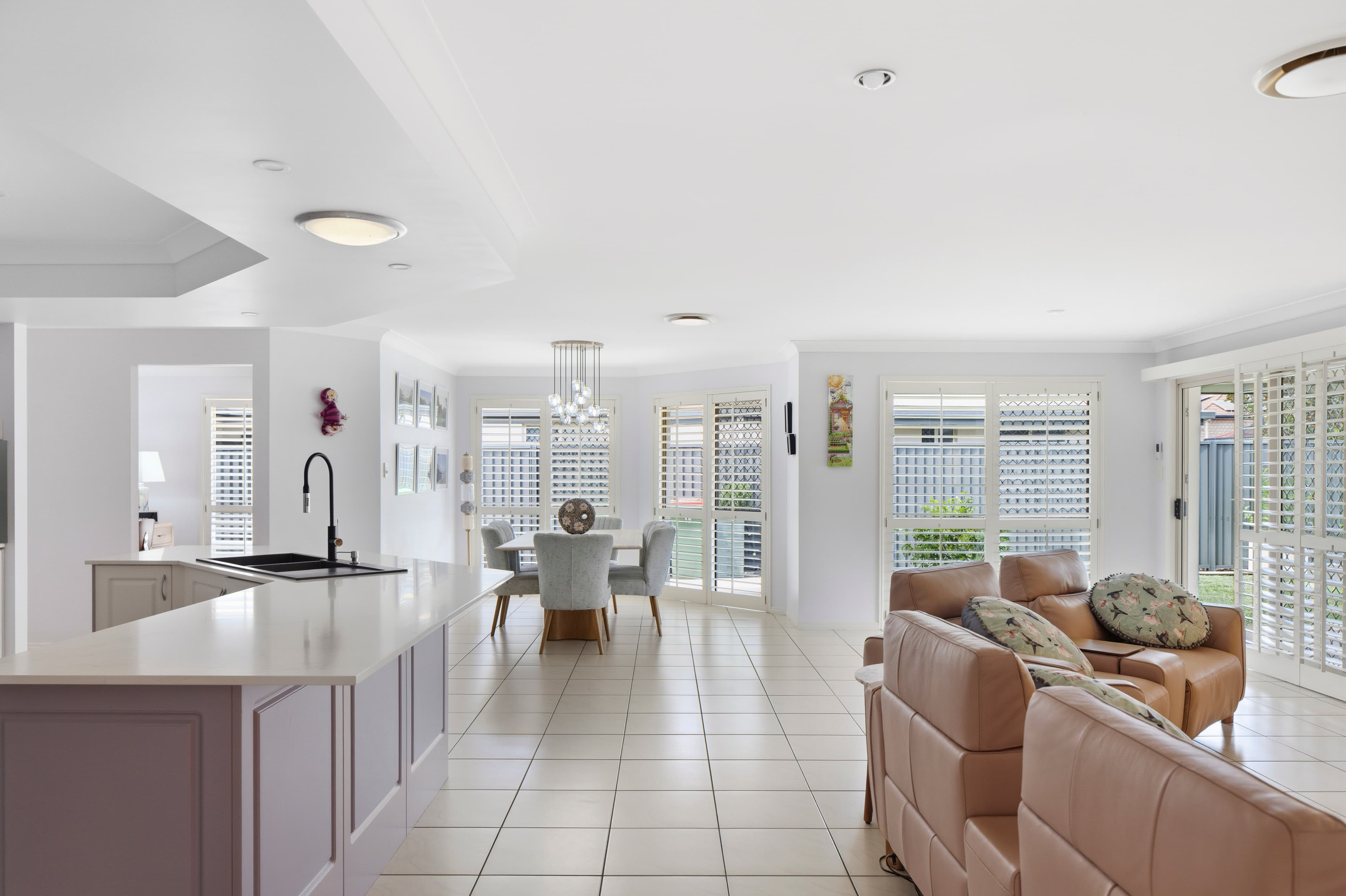 10 Lanaglen Drive, Birkdale, Birkdale - Thumbnail 3