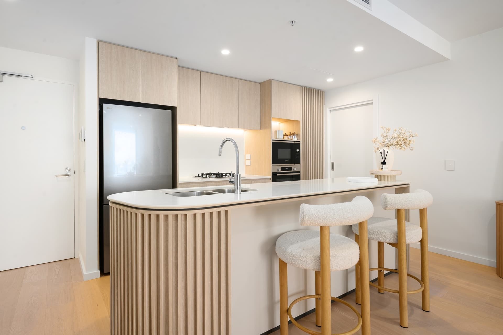 1006/180 Marine Parade, Labrador, QLD, 4215, Labrador - Thumbnail 3