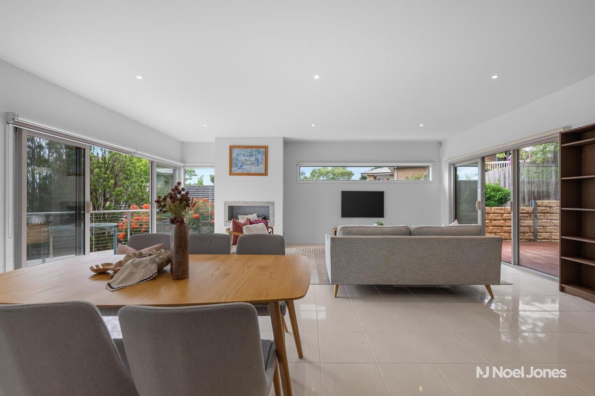 14 Hazelview Pocket, Croydon North - Thumbnail 3