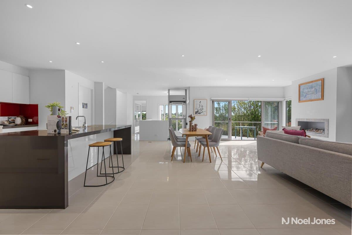 14 Hazelview Pocket, Croydon North - Thumbnail 4