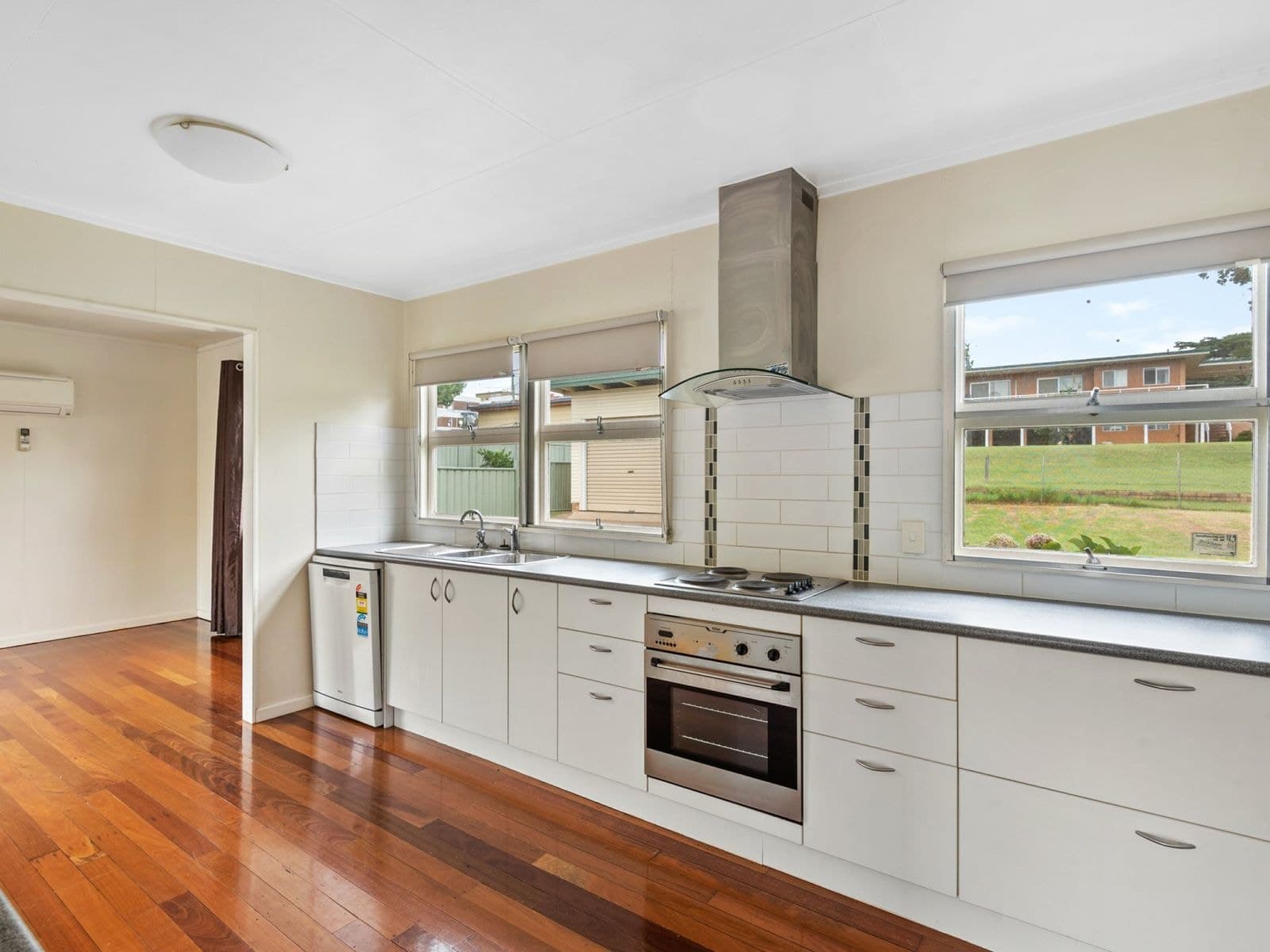 31 Clowes Crescent, Warwick - Thumbnail 5