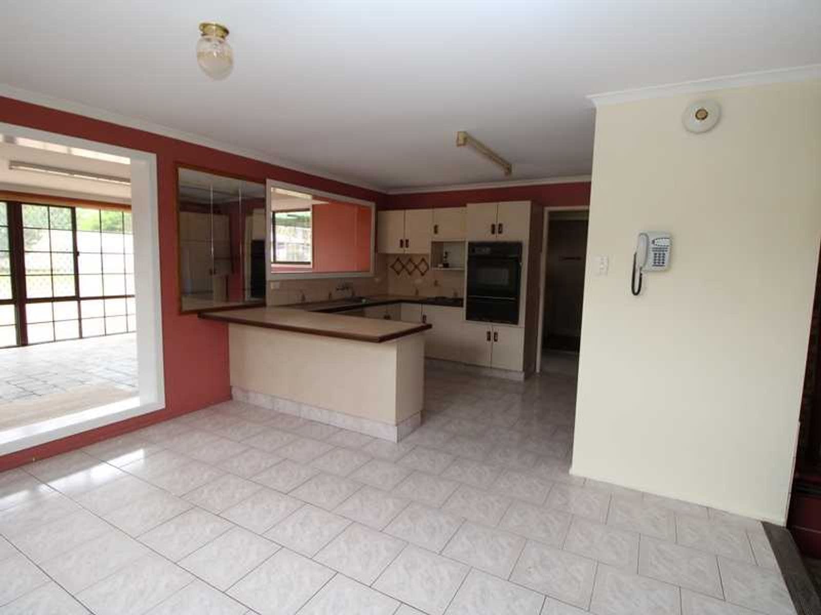 12 Robyn Street, Rosenthal Heights - Thumbnail 8