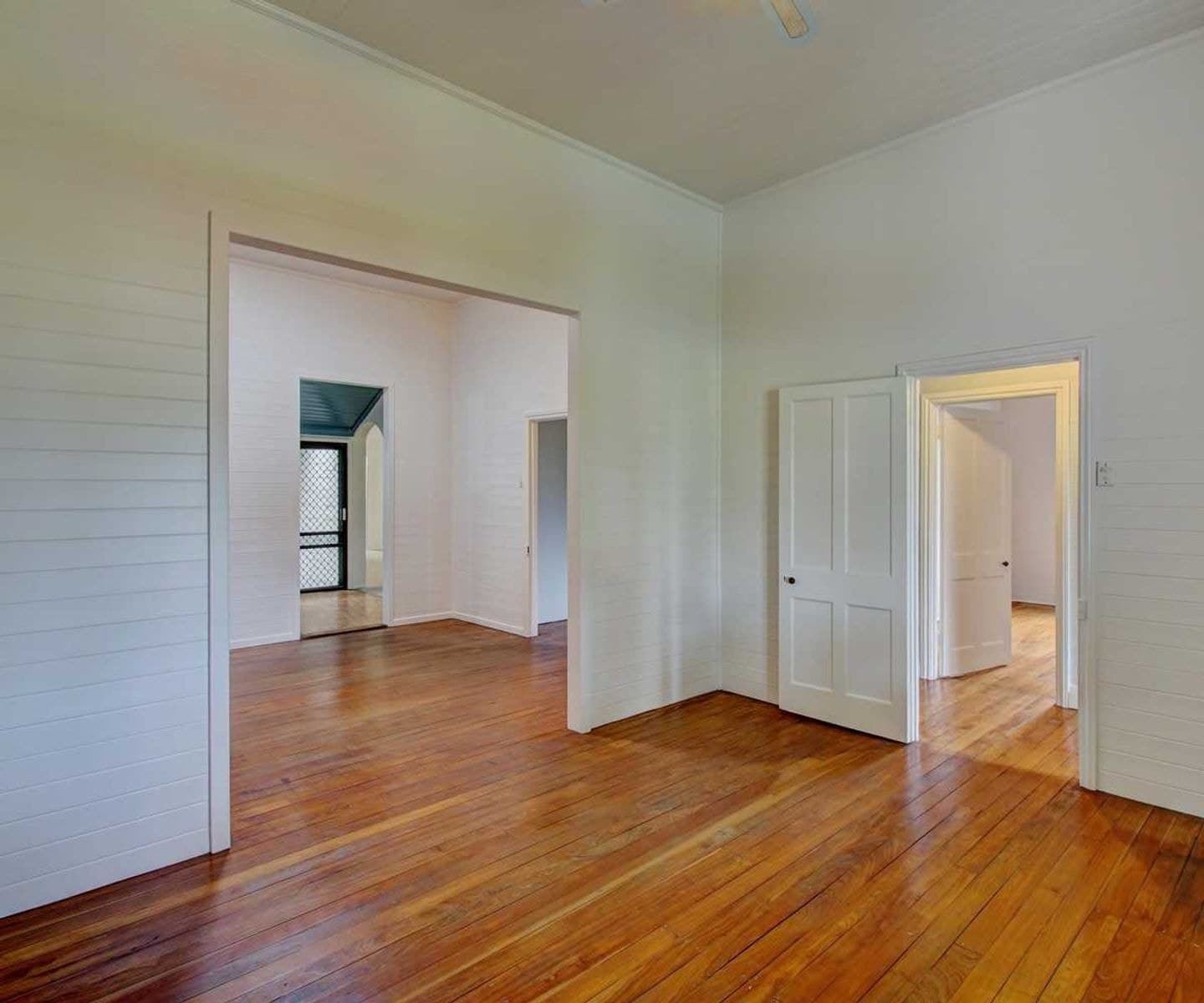 56 Lennox Street - SOUTH, Casino - Thumbnail 4