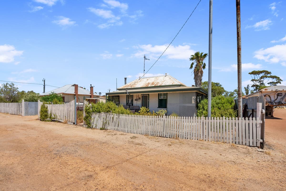 7 - 9 Mitchell Street, Kellerberrin, WA, Kellerberrin - Image 1