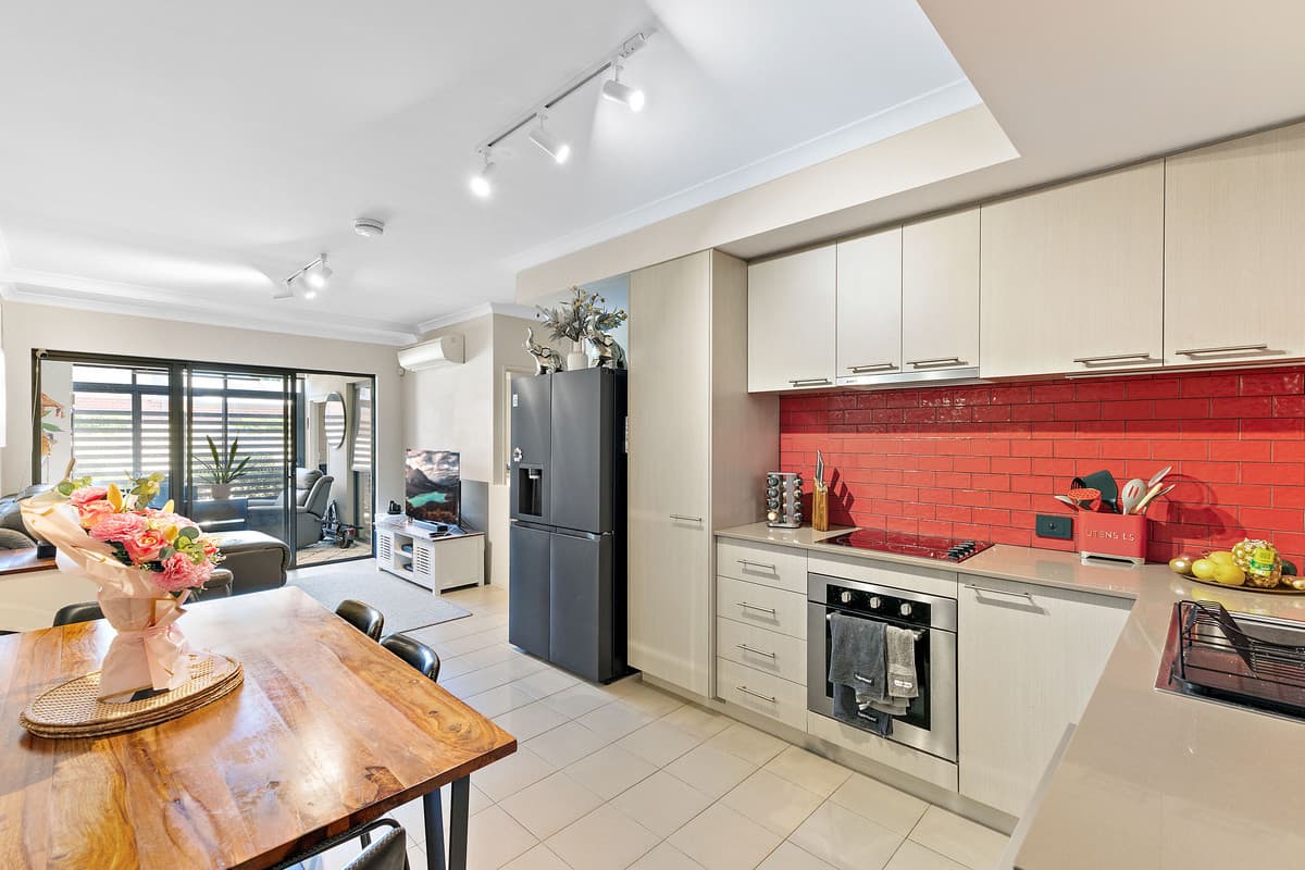 2/4 Crown Street, Rivervale, WA, Rivervale - Thumbnail 2