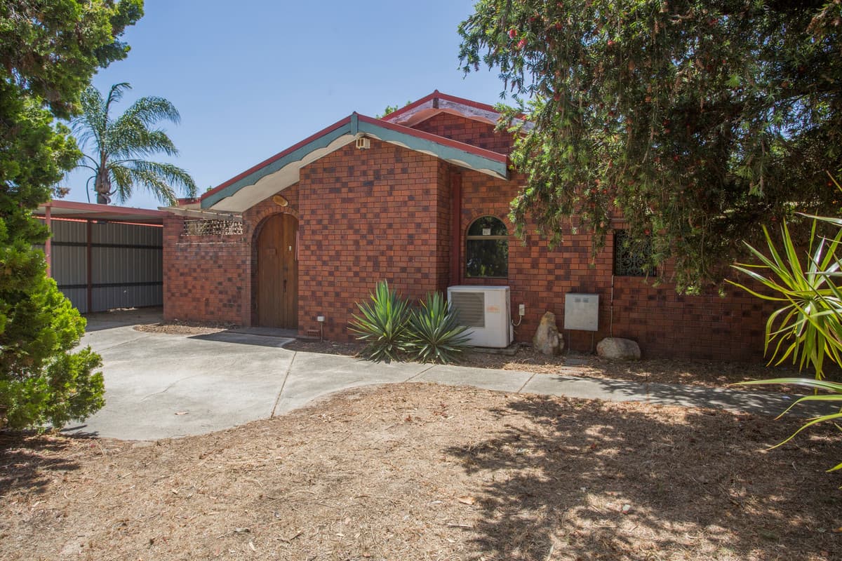 10 Southdown Place, Thornlie, WA, Thornlie - Image 1