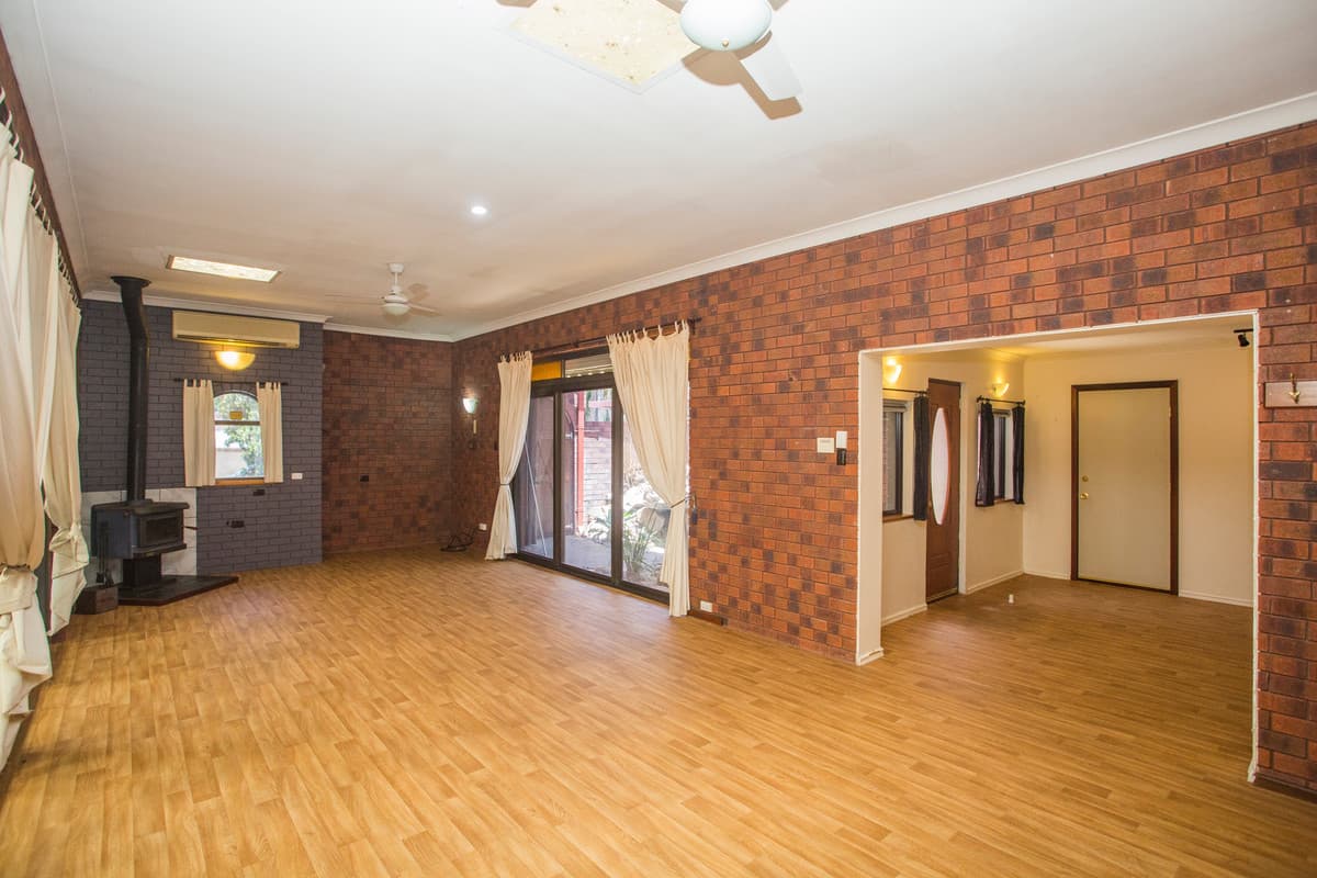 10 Southdown Place, Thornlie, WA, Thornlie - Thumbnail 2