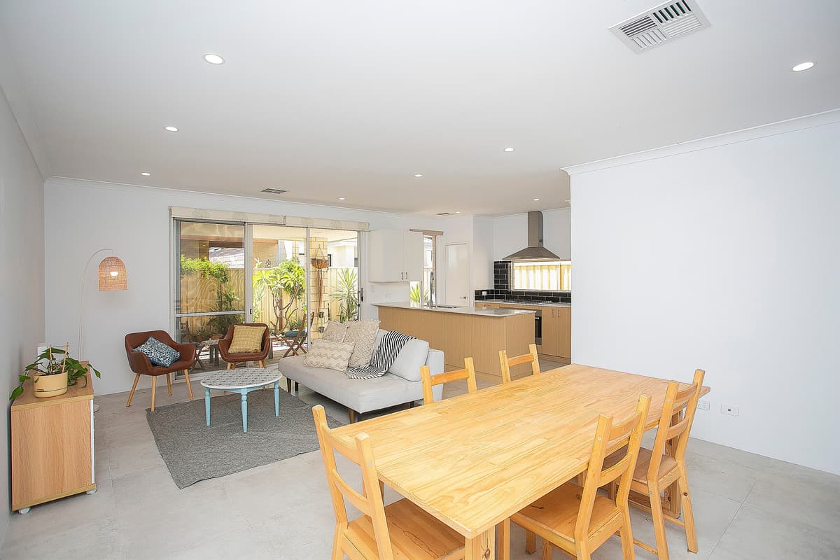 11 Ulmus Grove, Cockburn Central, WA, Cockburn Central - Thumbnail 2