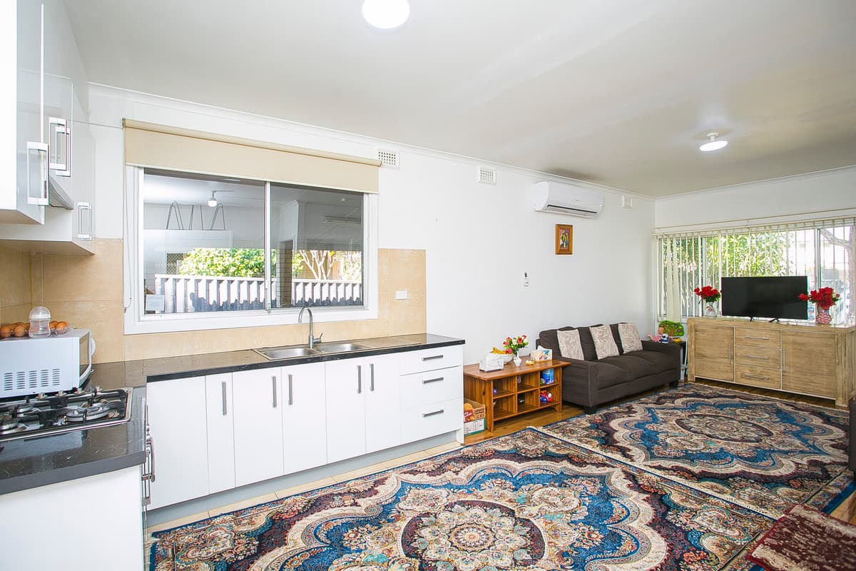 271 Morley Drive East, Lockridge, WA, Lockridge - Thumbnail 2