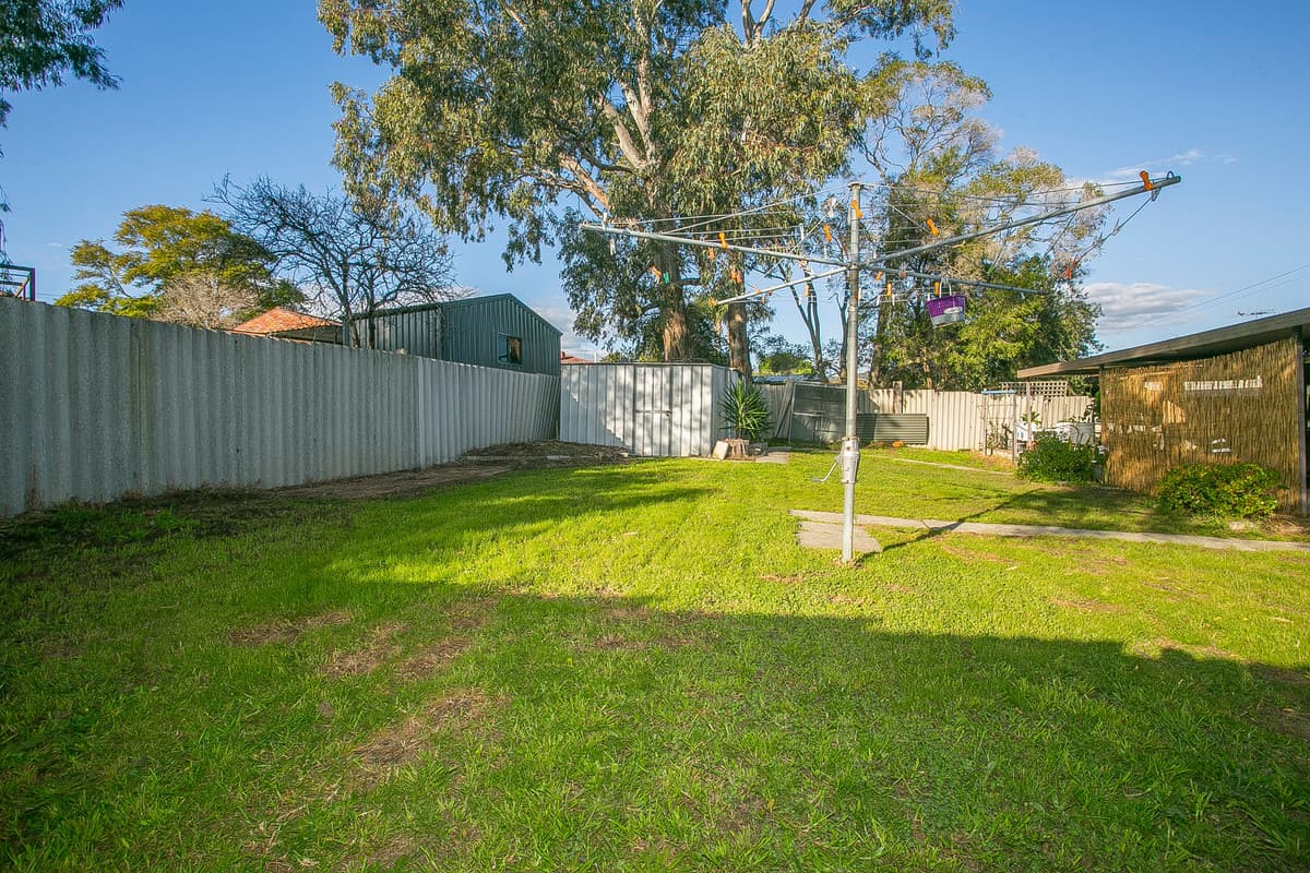 17 Abingdon Road, Swan View, WA, Swan View - Thumbnail 3