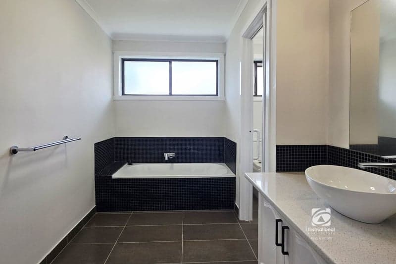 32 Hosie Street, Bairnsdale, VIC 3875, Bairnsdale - Thumbnail 2
