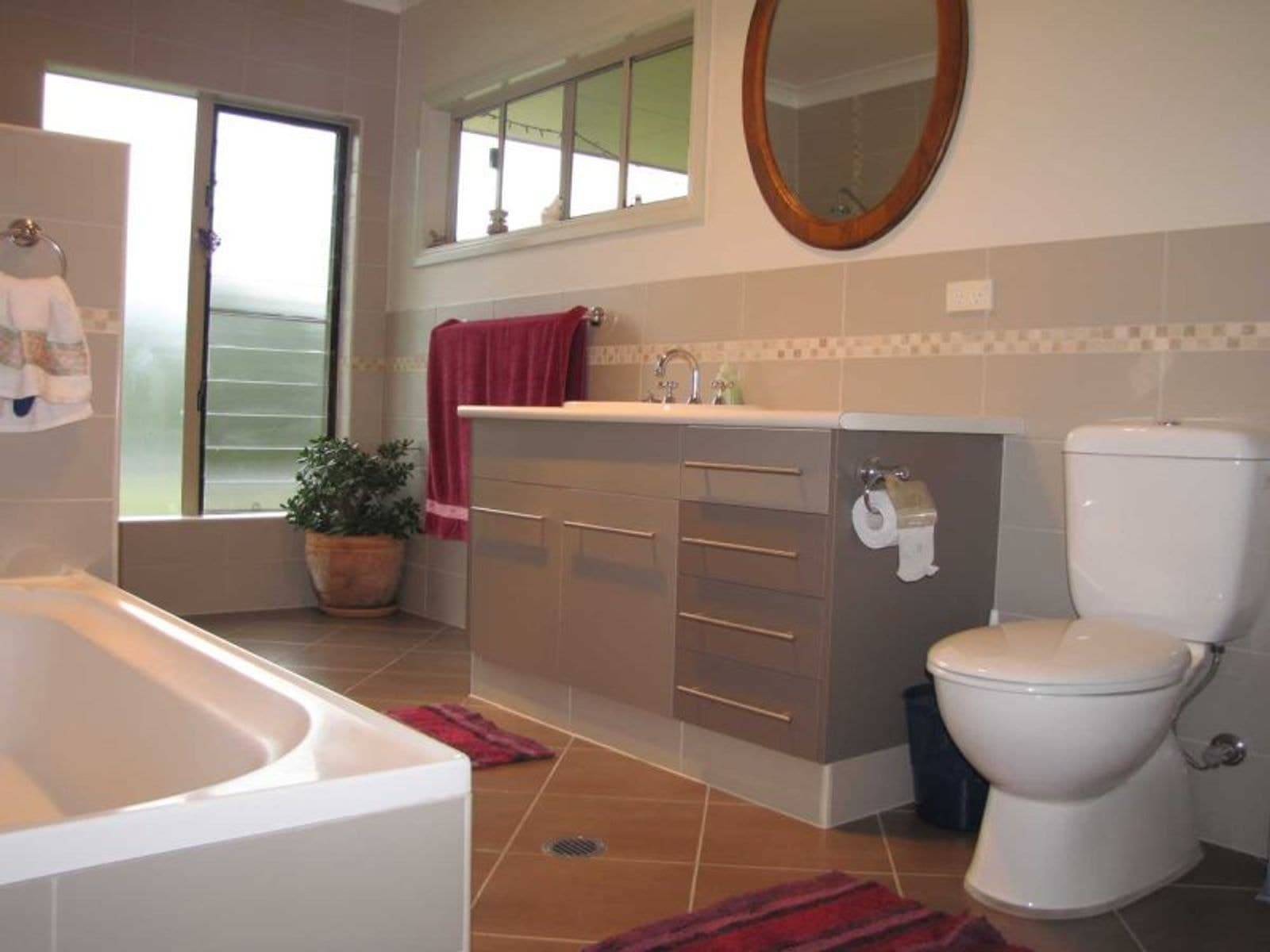 12 Camille Court, Spring Grove - Thumbnail 7