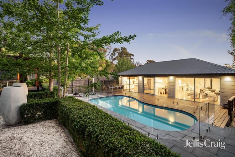 3 Varzin Avenue, Surrey Hills, Surrey Hills - Image 1