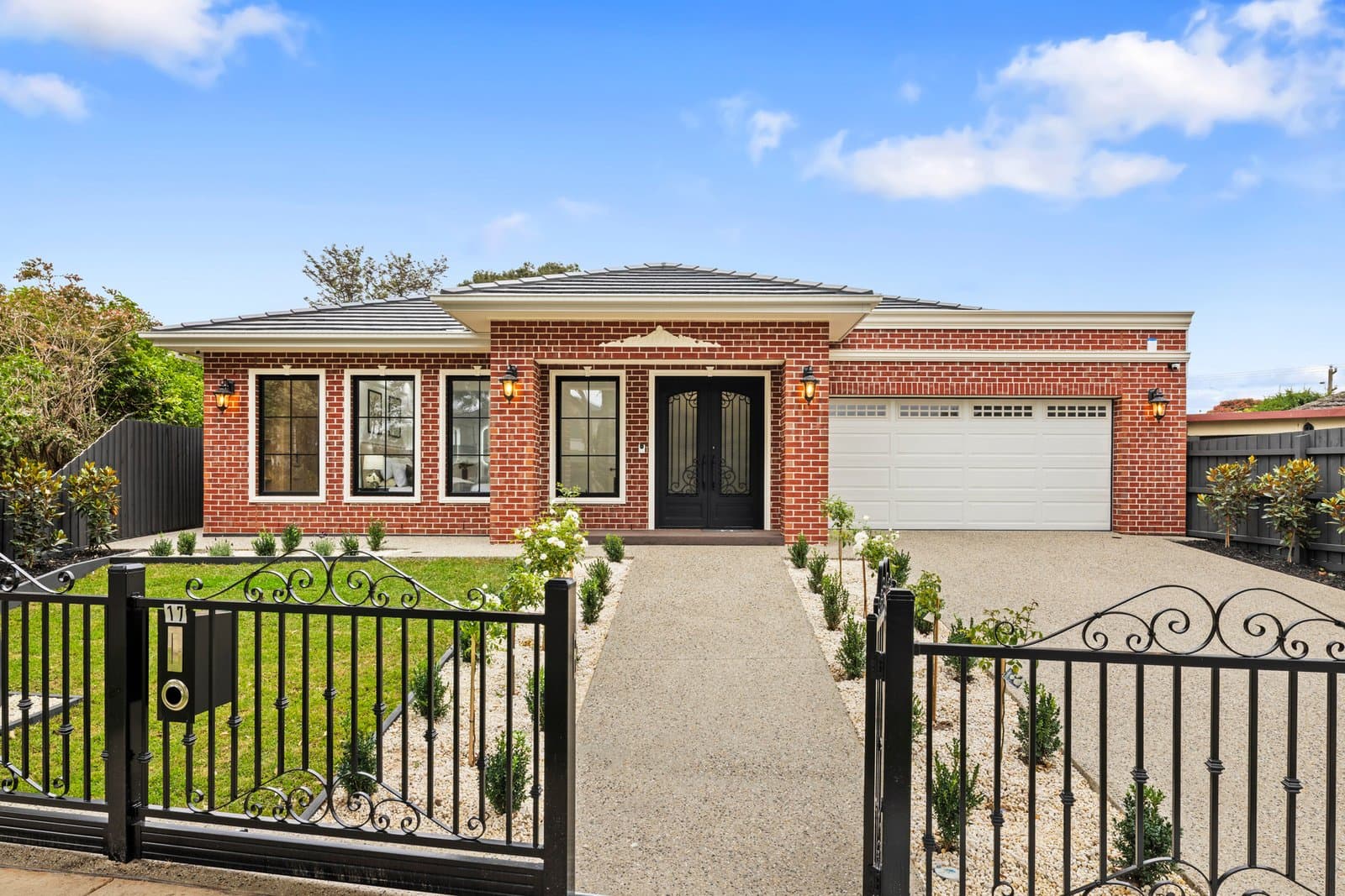 17 Browning Drive, Glen Waverley, Glen Waverley - Thumbnail 2